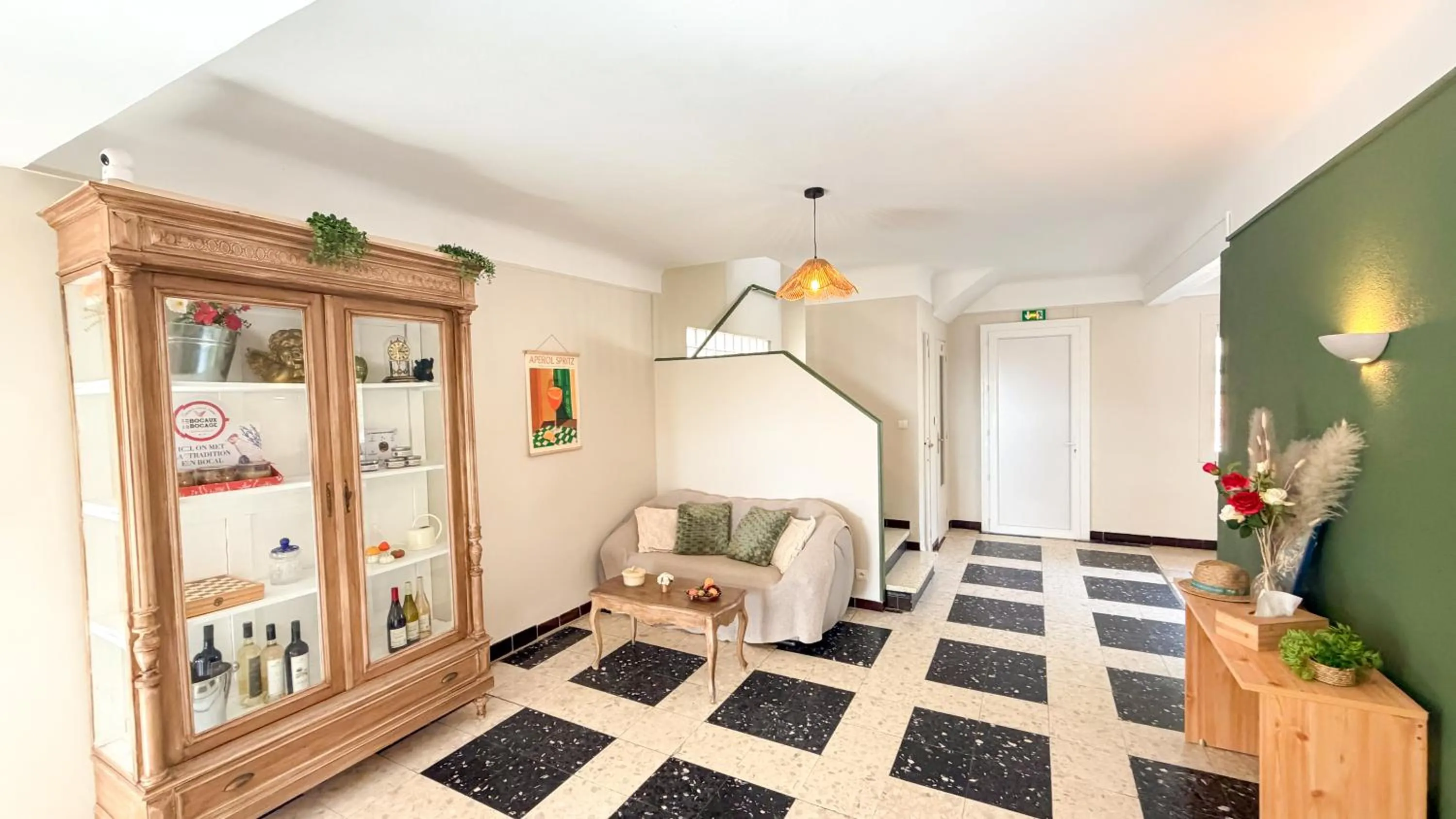 Living room, Bed in Hotel Les Rocailles