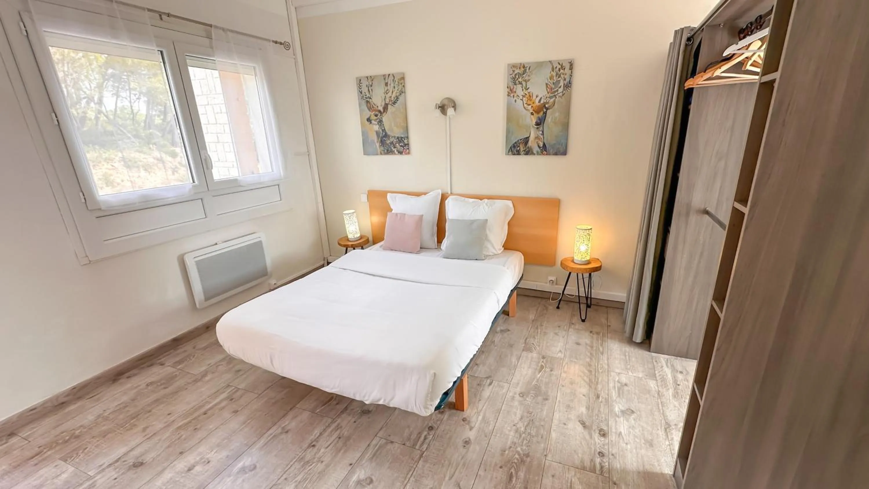 Bed in Hotel Les Rocailles