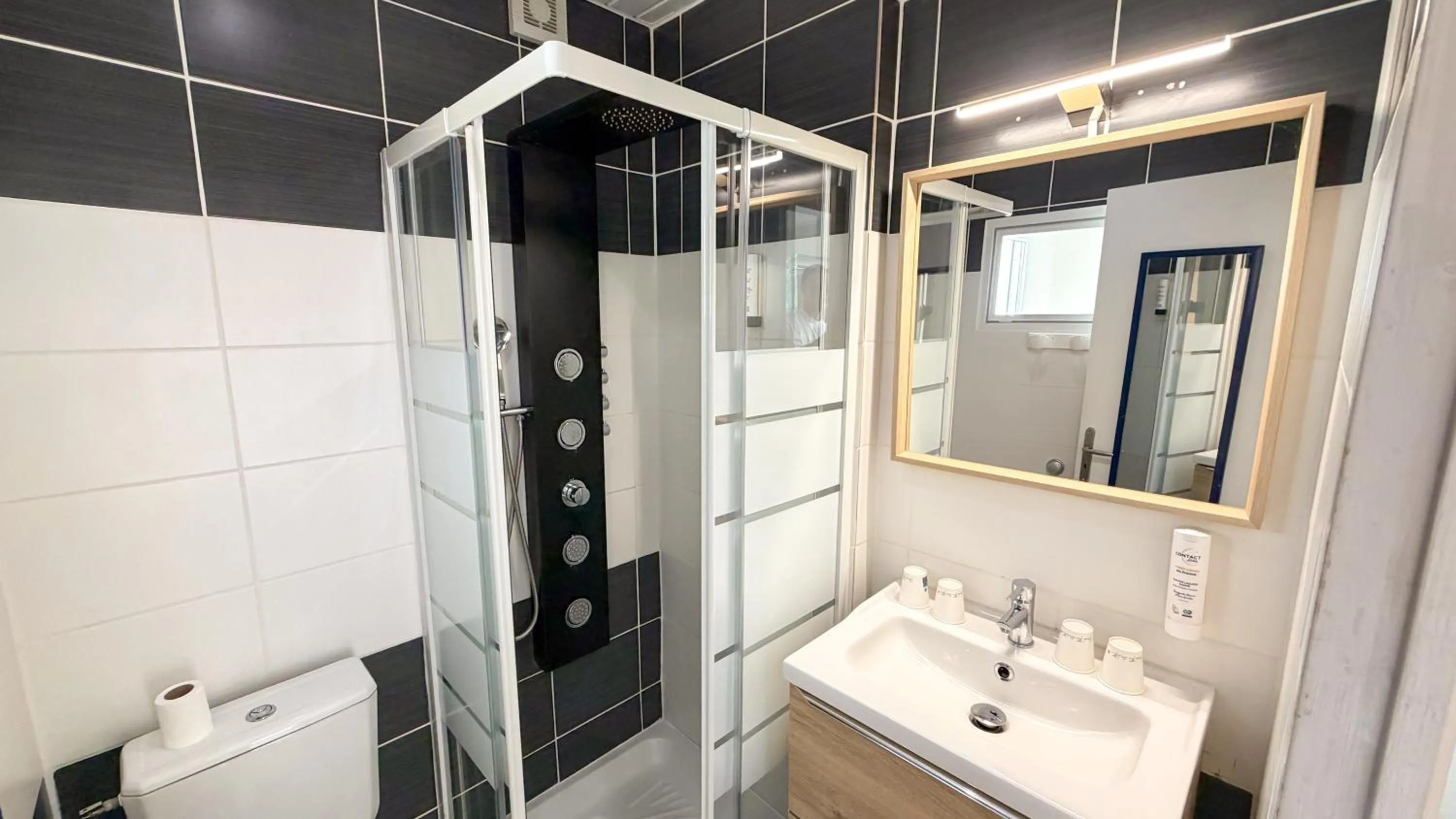 Bathroom in Hotel Les Rocailles