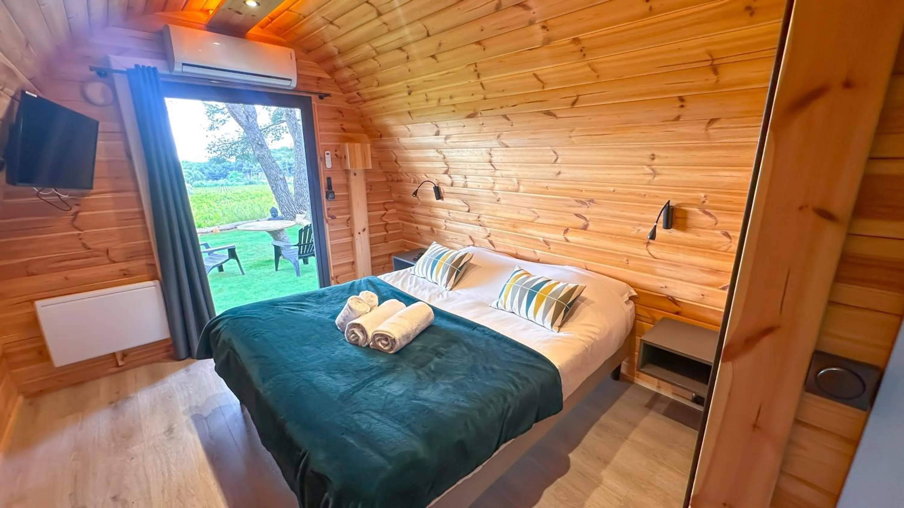 Bed in Hotel Les Rocailles