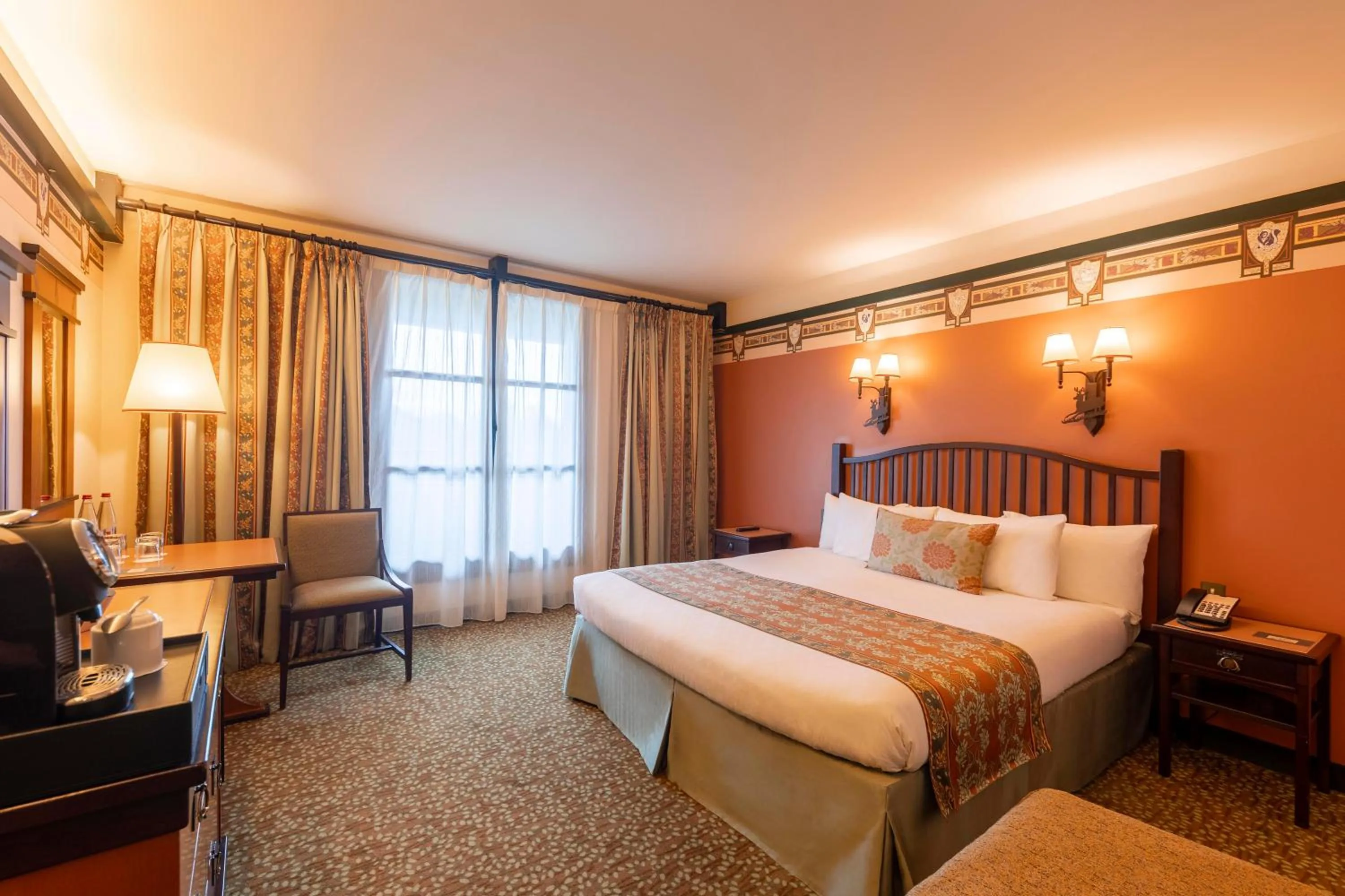 Bedroom, Bed in Disney Sequoia Lodge