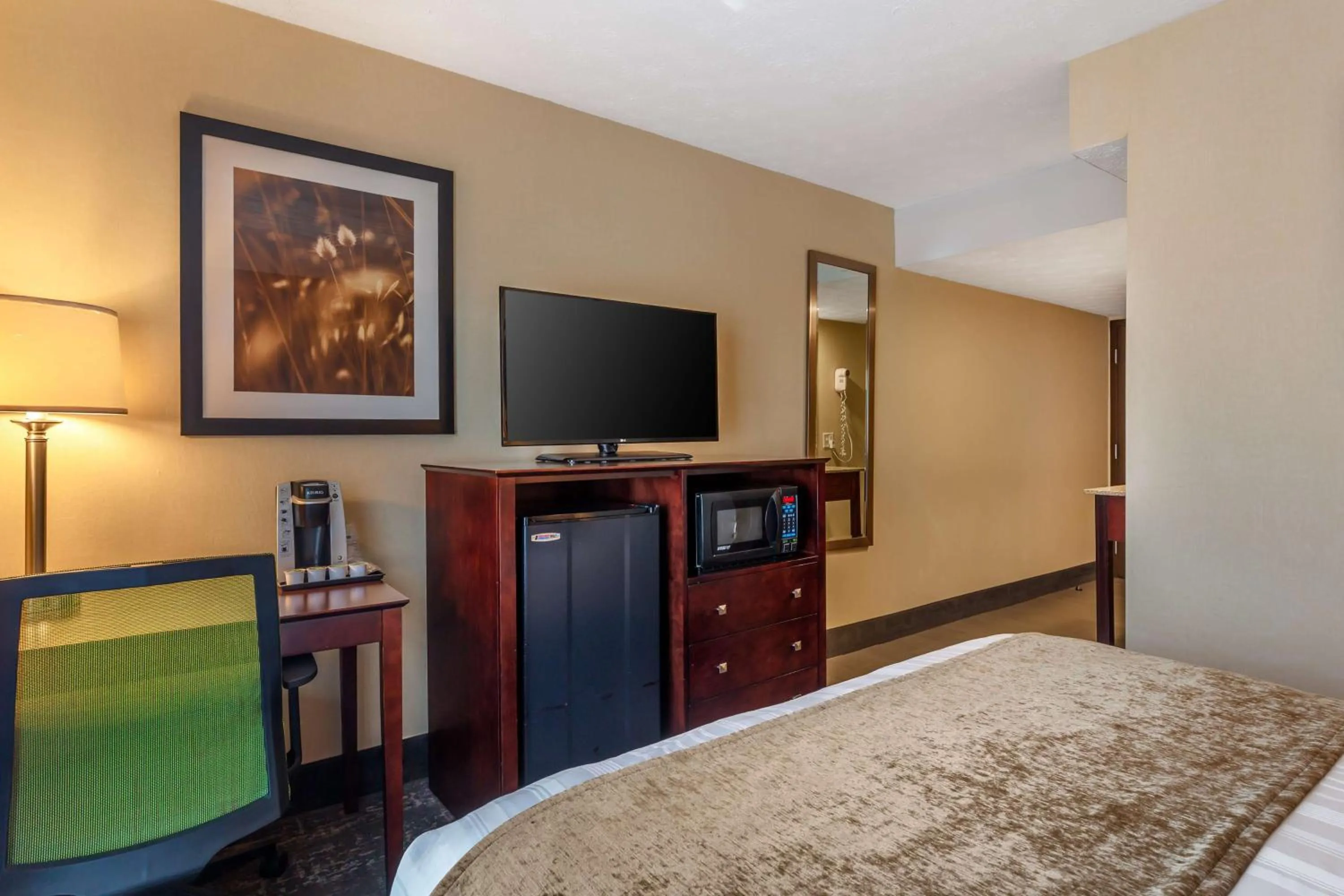 Bedroom, Bed in Best Western Braintree Inn