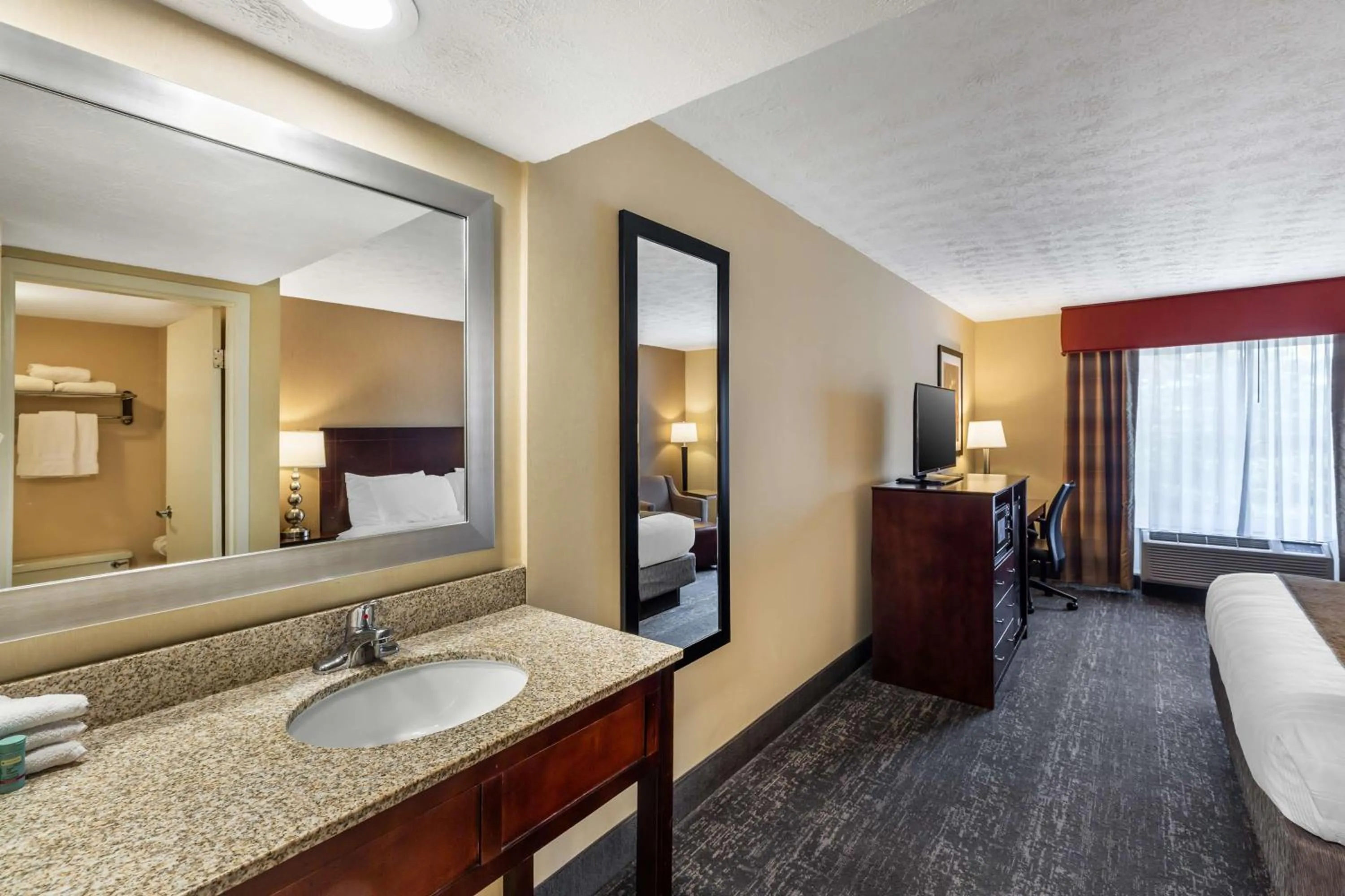 Bedroom, Bed in Best Western Braintree Inn