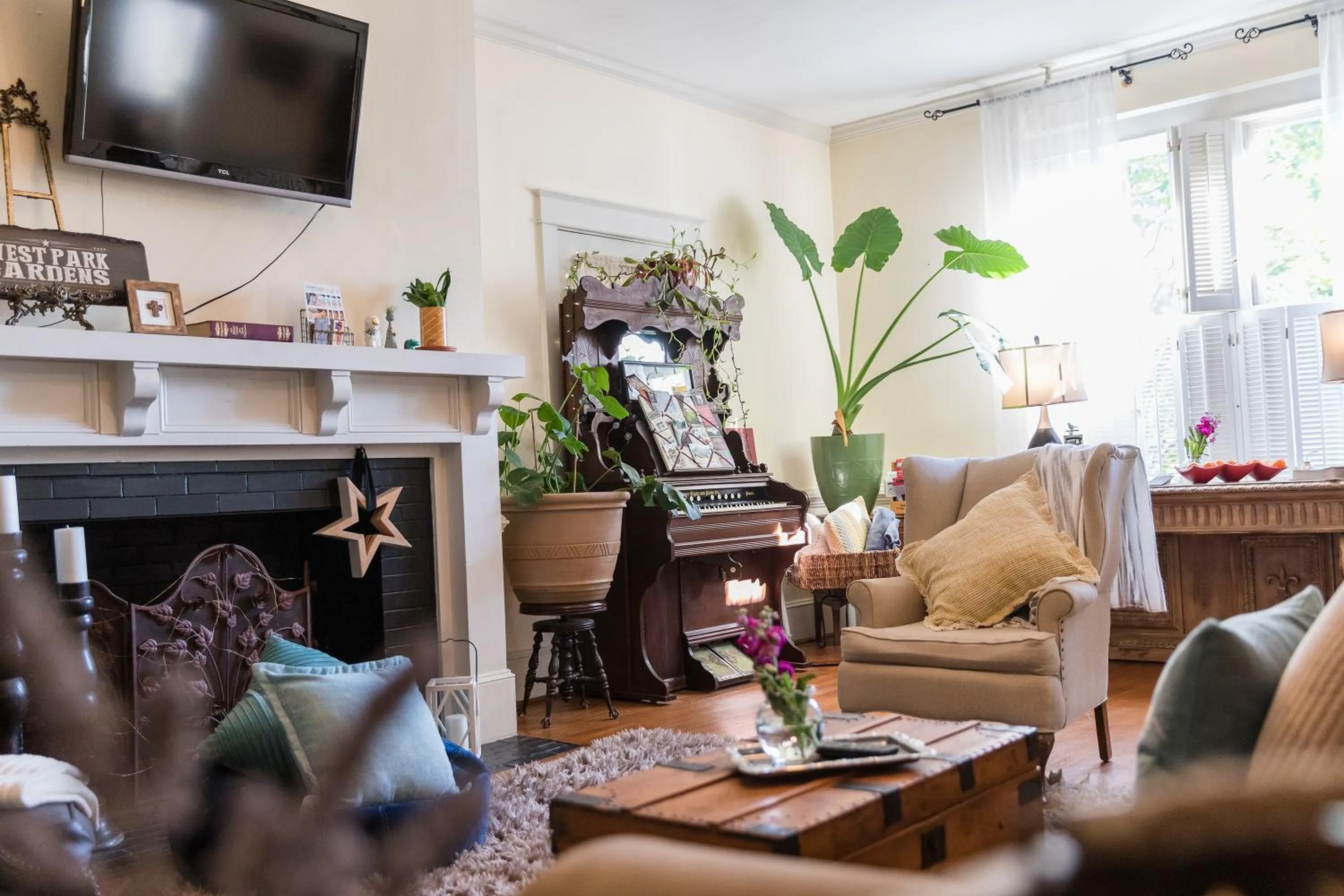 Living room in West Park Gardens