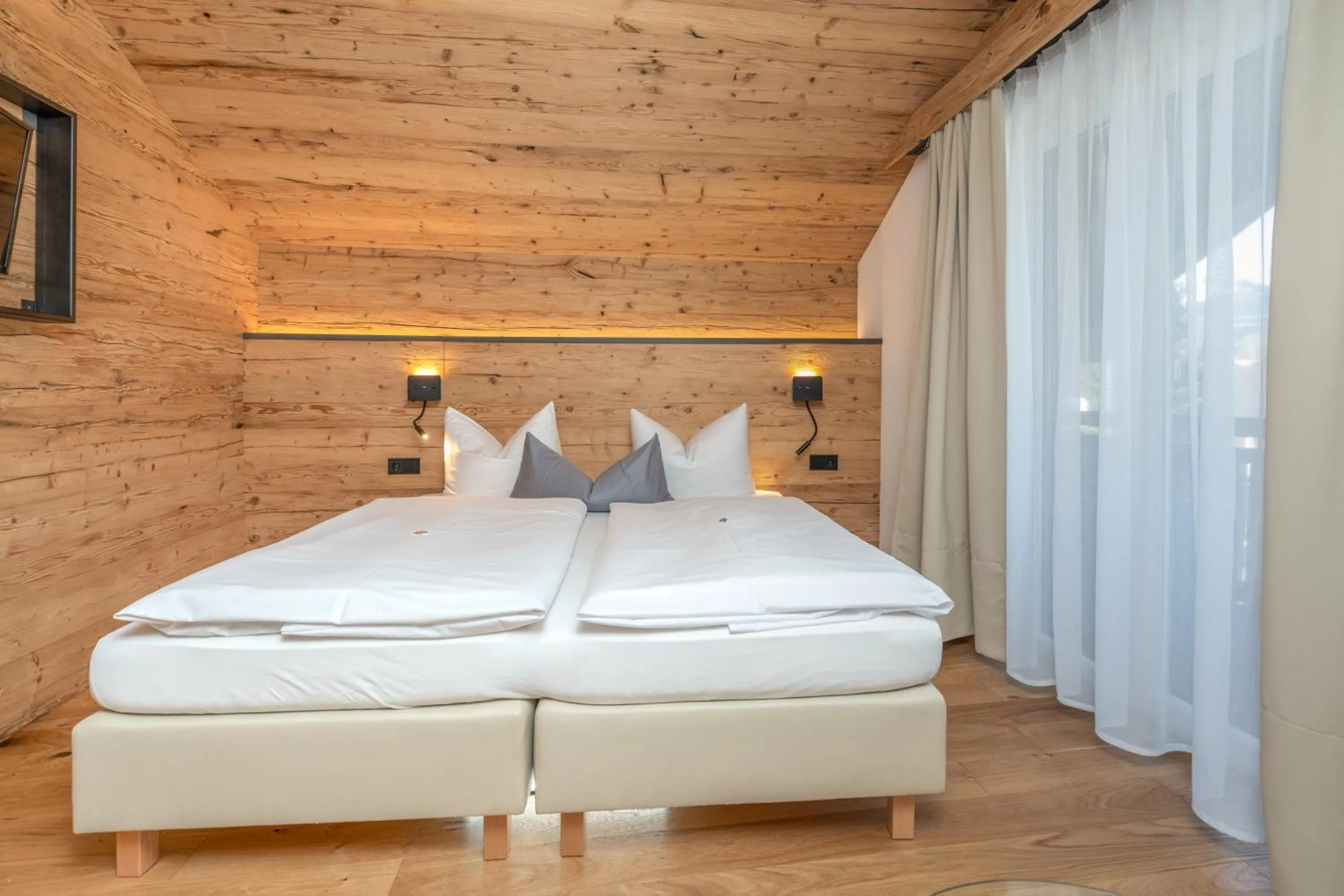 Photo of the whole room, Bed in Hotel Sonnenspitz ***