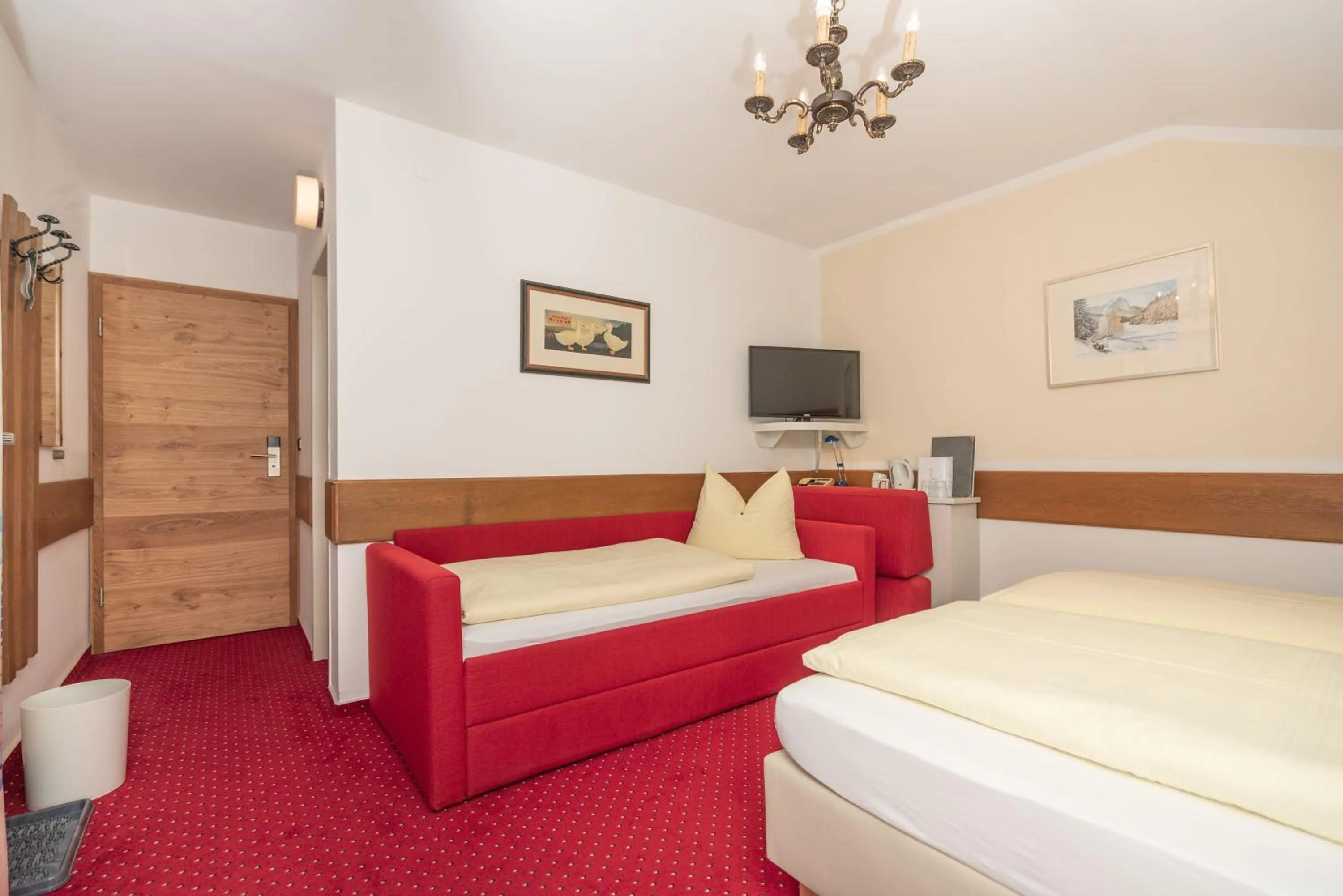 Photo of the whole room, Bed in Hotel Sonnenspitz ***