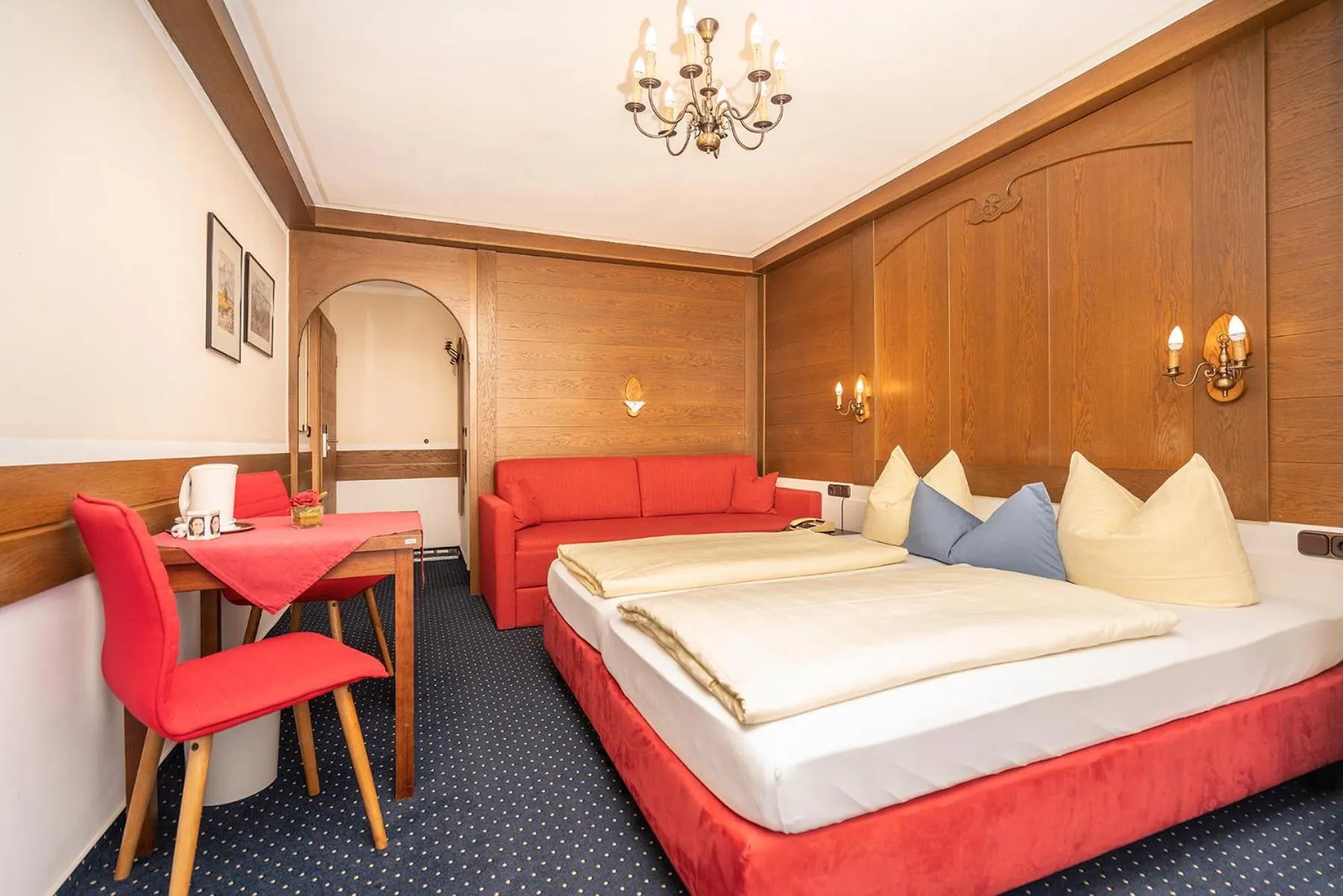 Photo of the whole room, Bed in Hotel Sonnenspitz ***