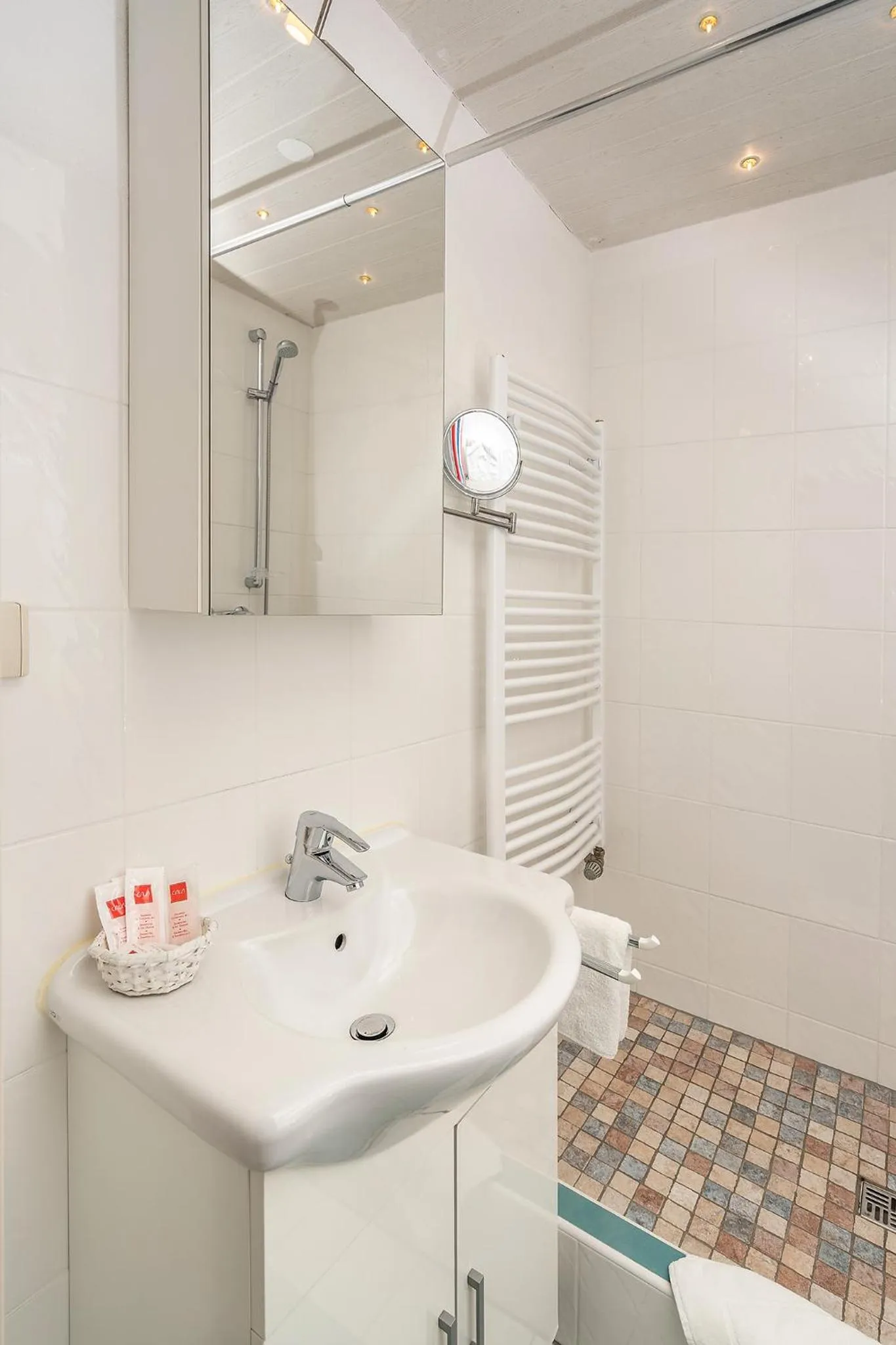 Bathroom in Hotel Sonnenspitz ***