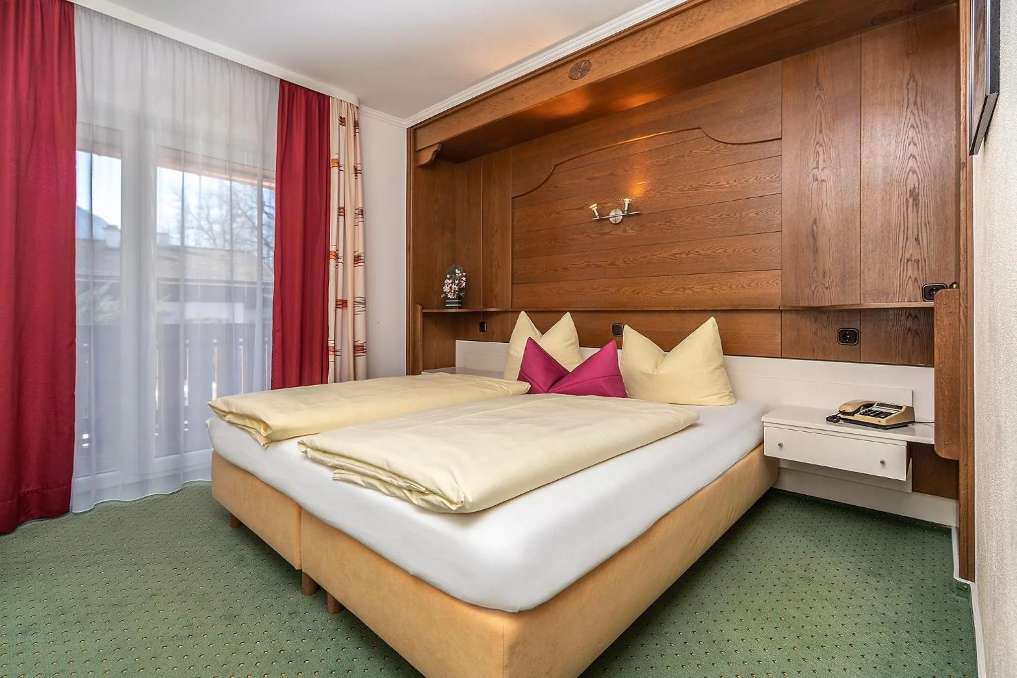 Photo of the whole room, Bed in Hotel Sonnenspitz ***