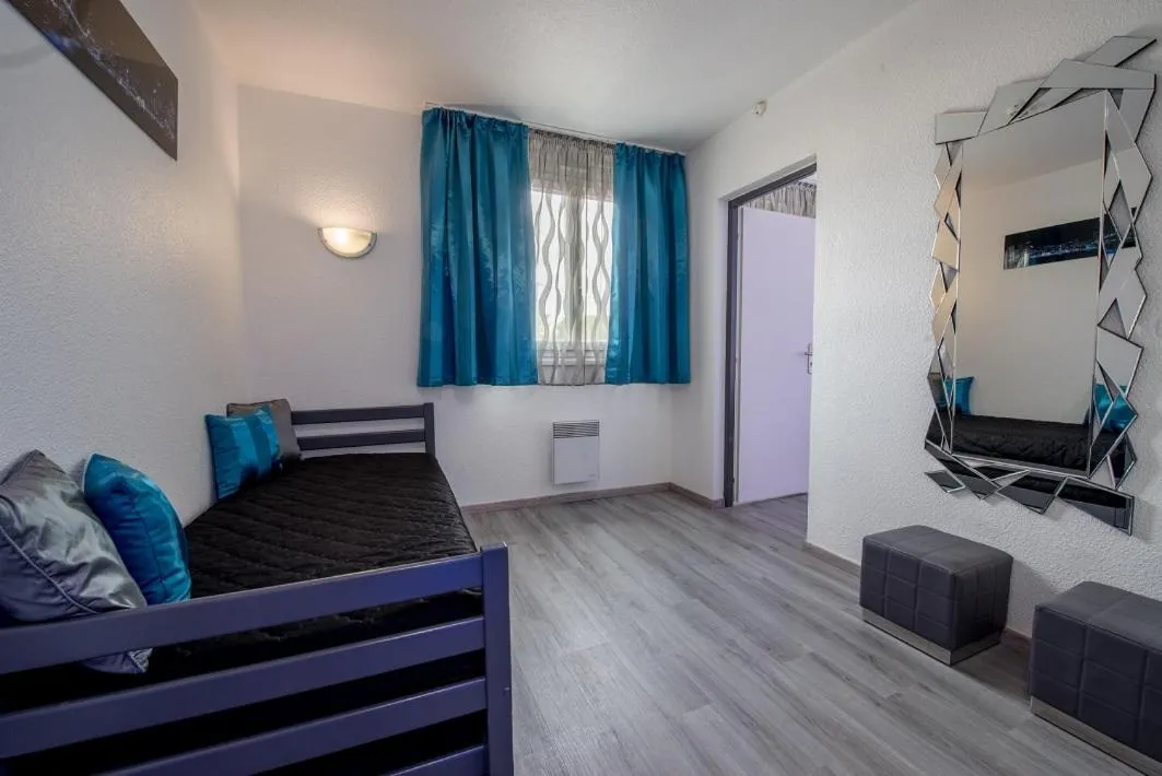 Photo of the whole room in Citotel Hôtel Le Capricorne