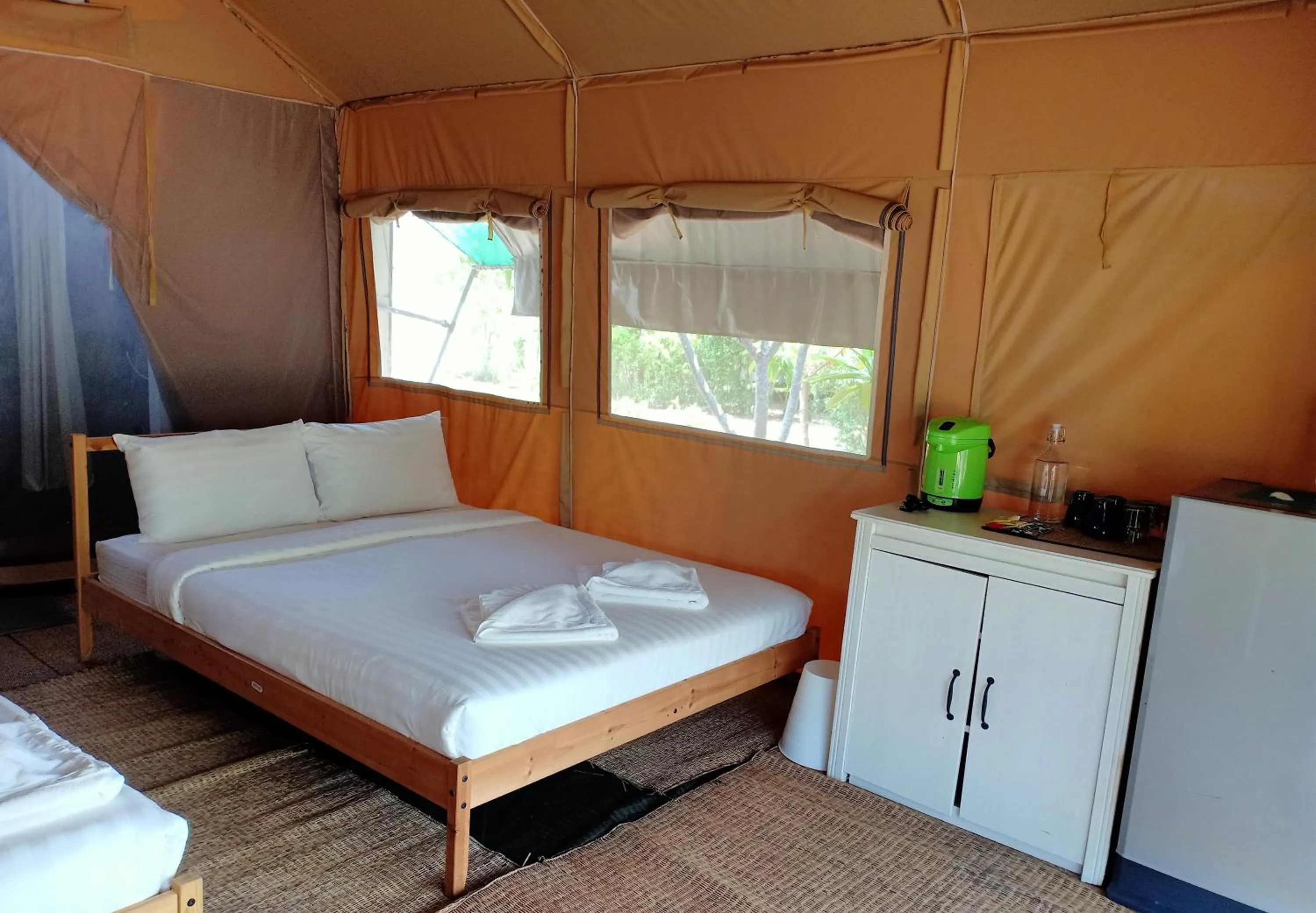 Photo of the whole room, Bed in Naivacha Tent Koh Mak
