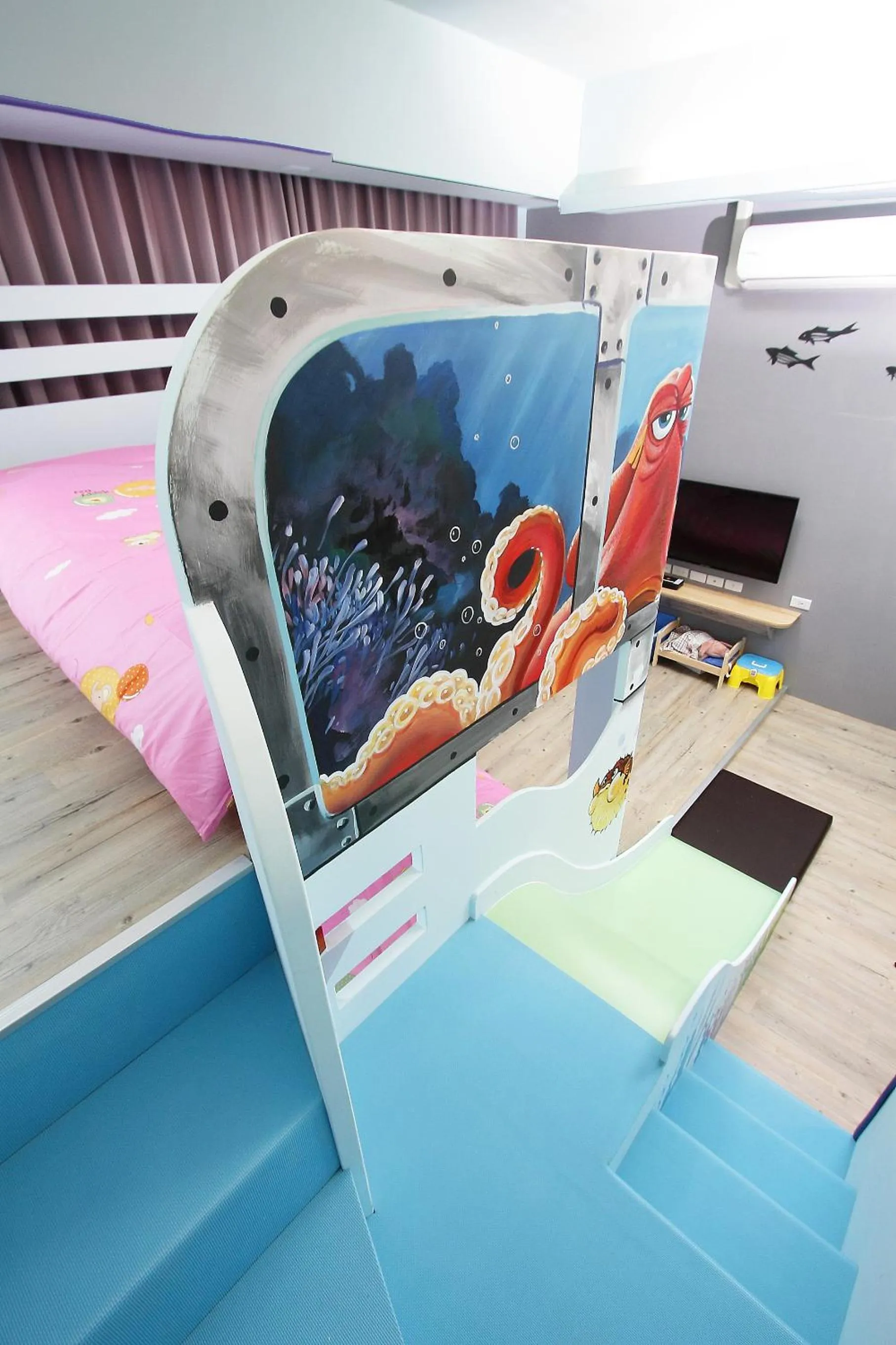 bunk bed in Jack Castle