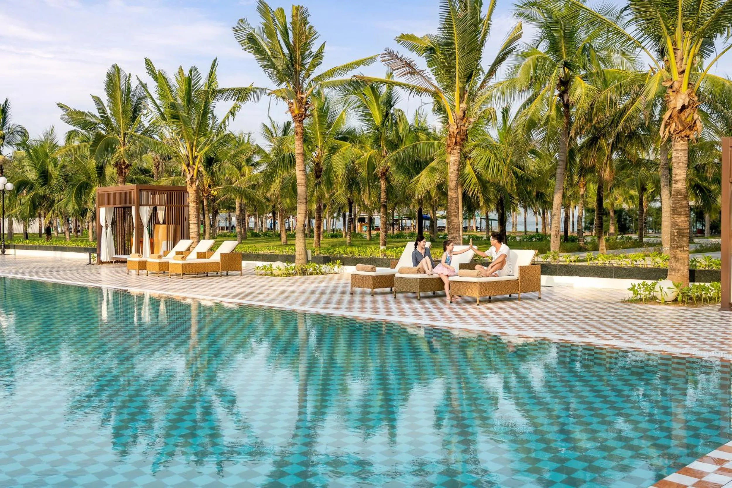Swimming pool in Tuan Chau Resort Ha Long