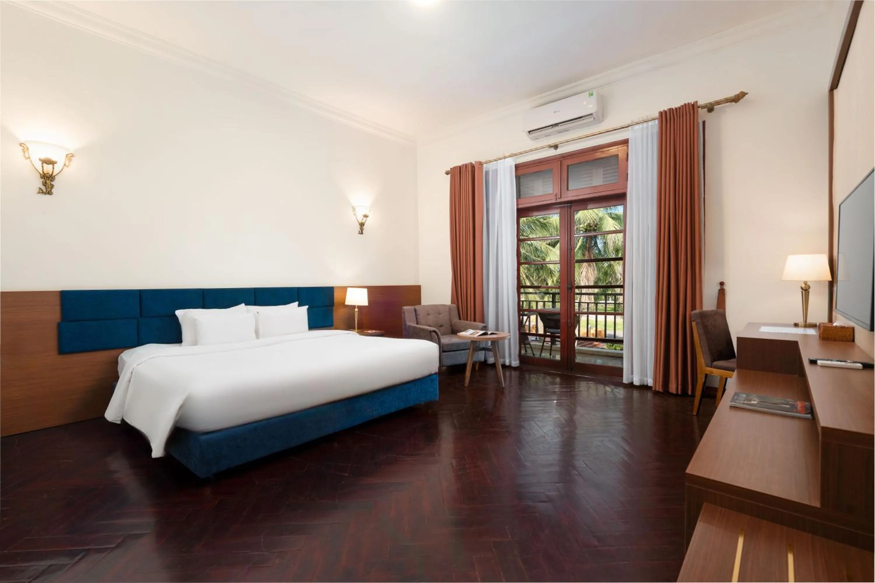 Bedroom, Bed in Tuan Chau Resort Ha Long