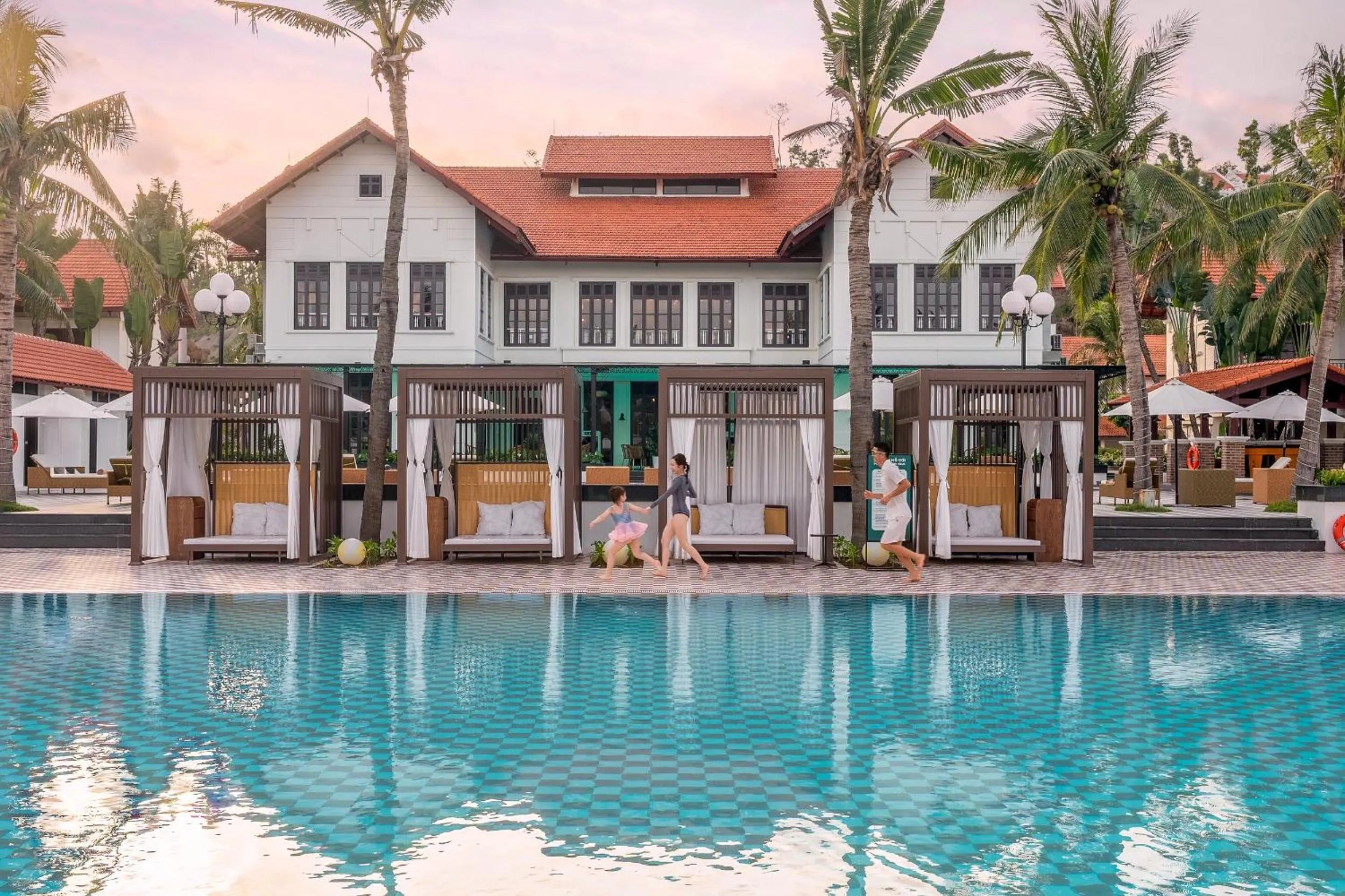 Swimming pool in Tuan Chau Resort Ha Long