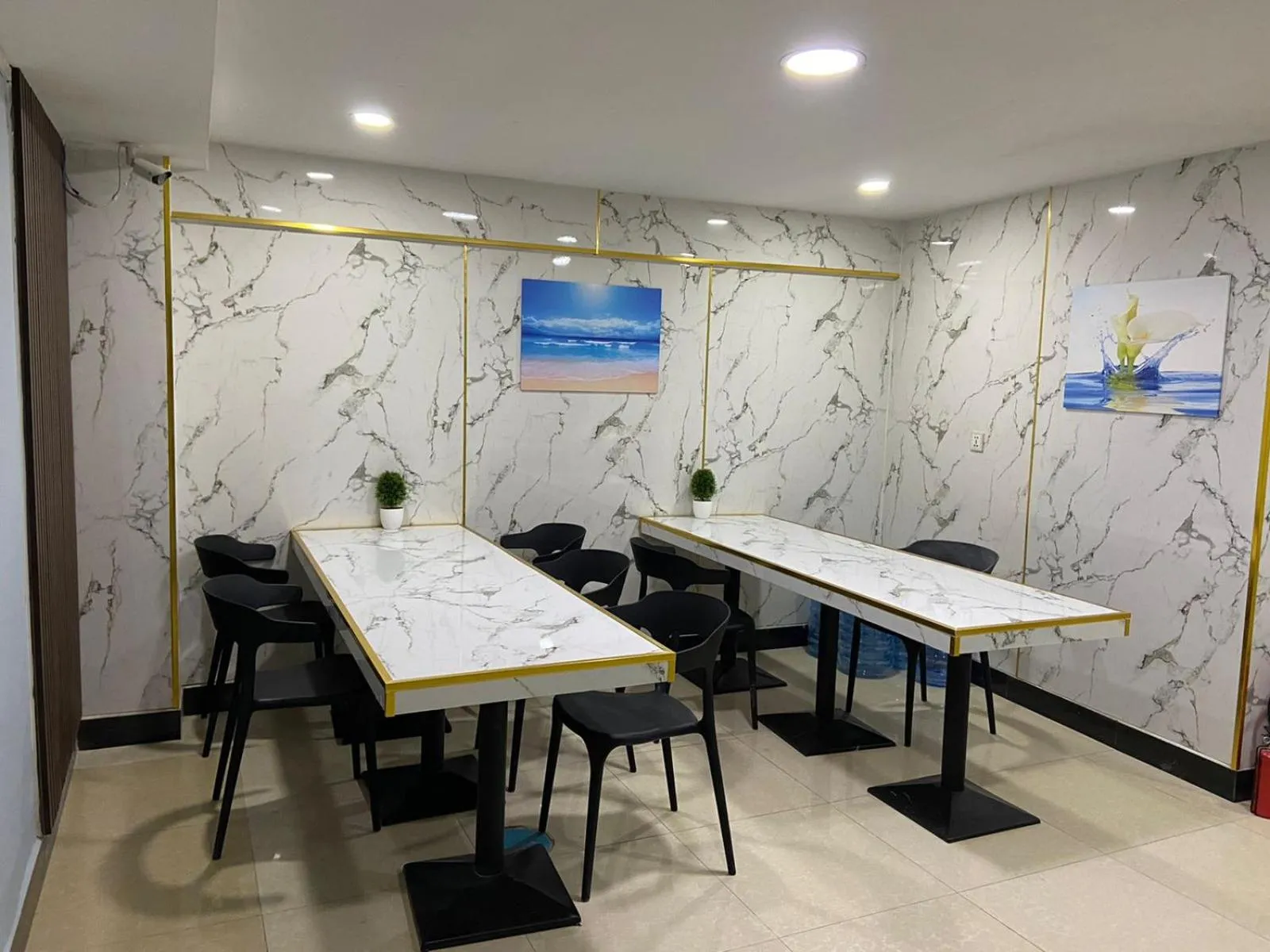 Restaurant/places to eat in DE Hotel