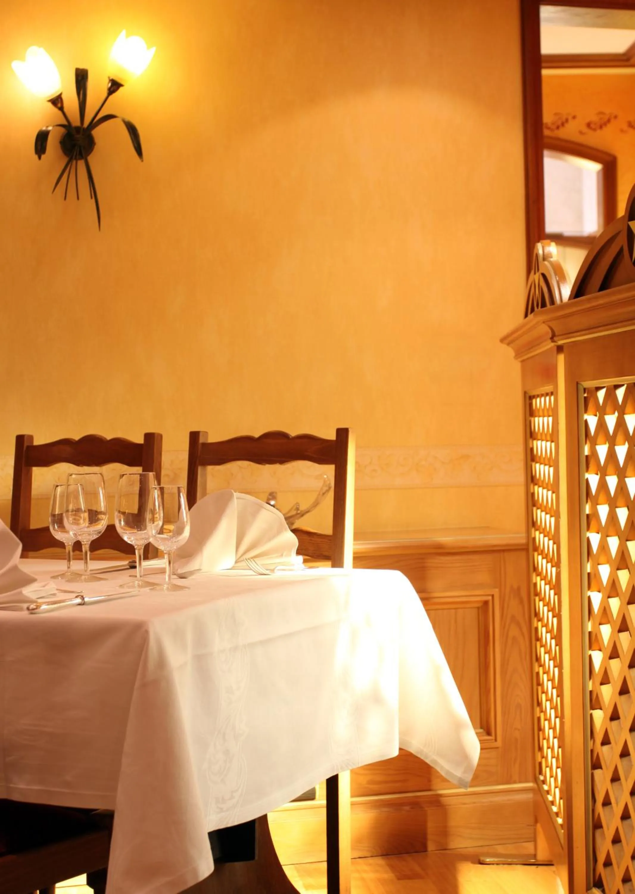 Restaurant/places to eat, Bed in Logis Hotel Restaurant A L'Etoile