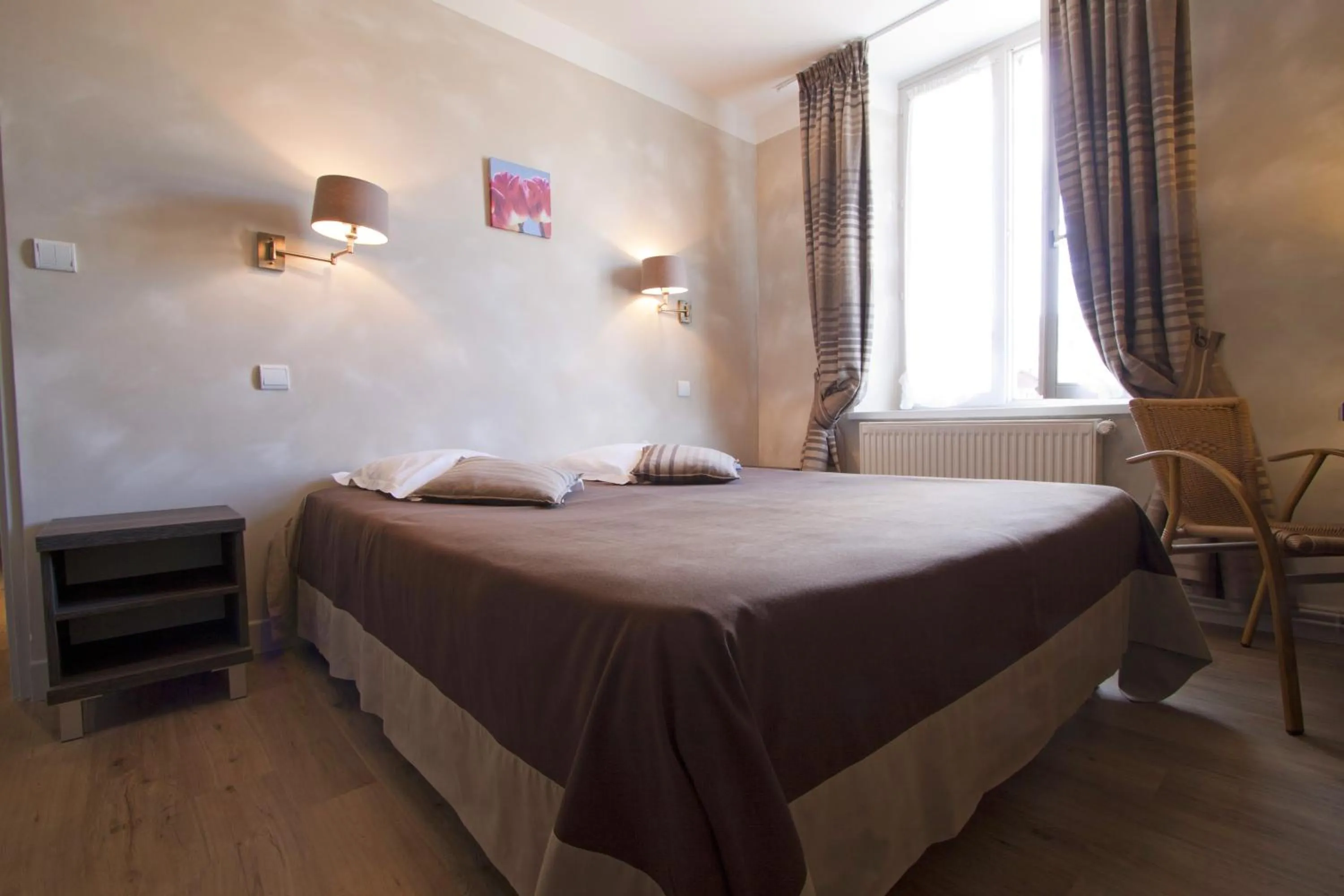 Bedroom, Bed in Logis La Résidence