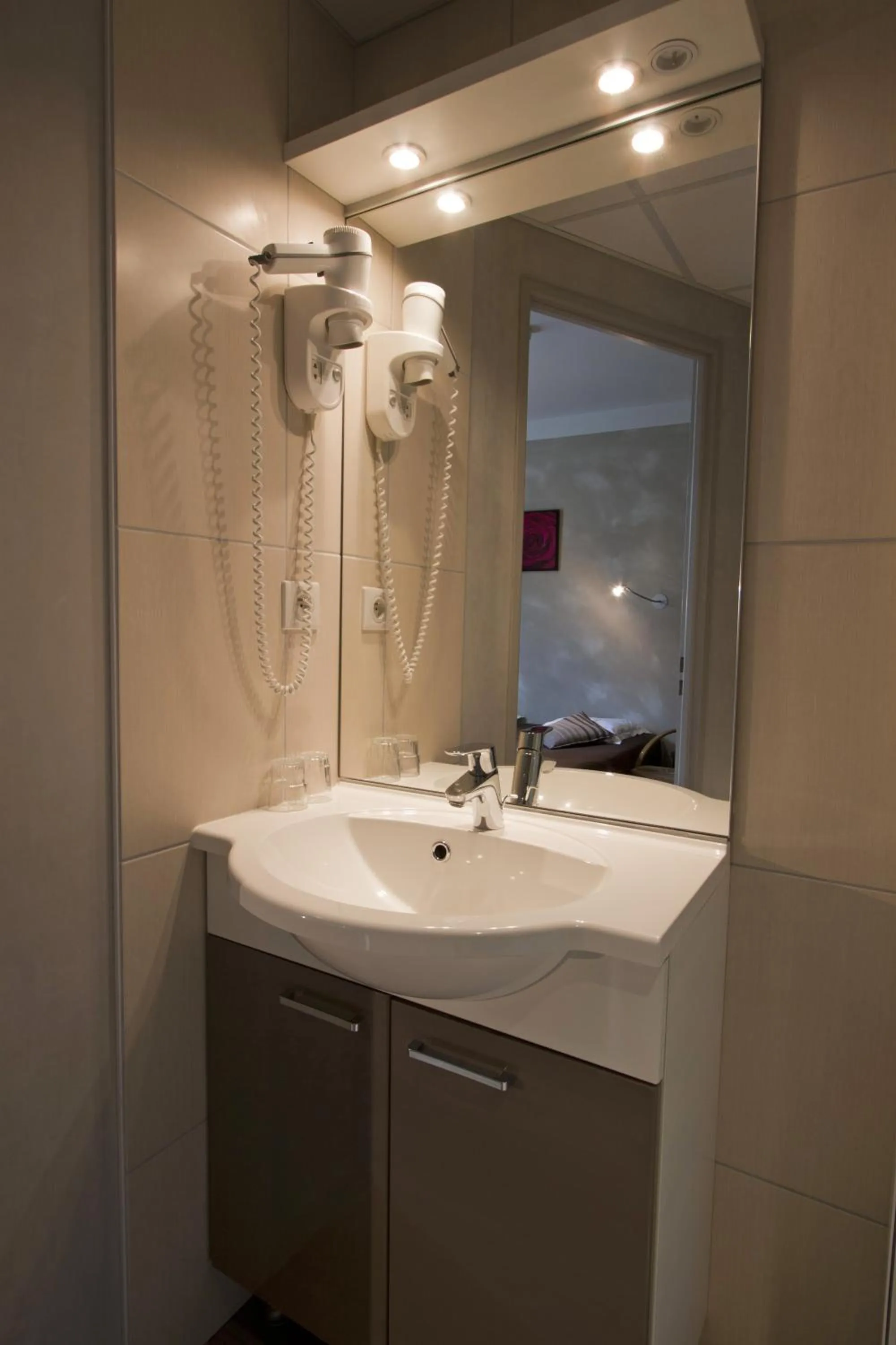 Bathroom in Logis La Résidence