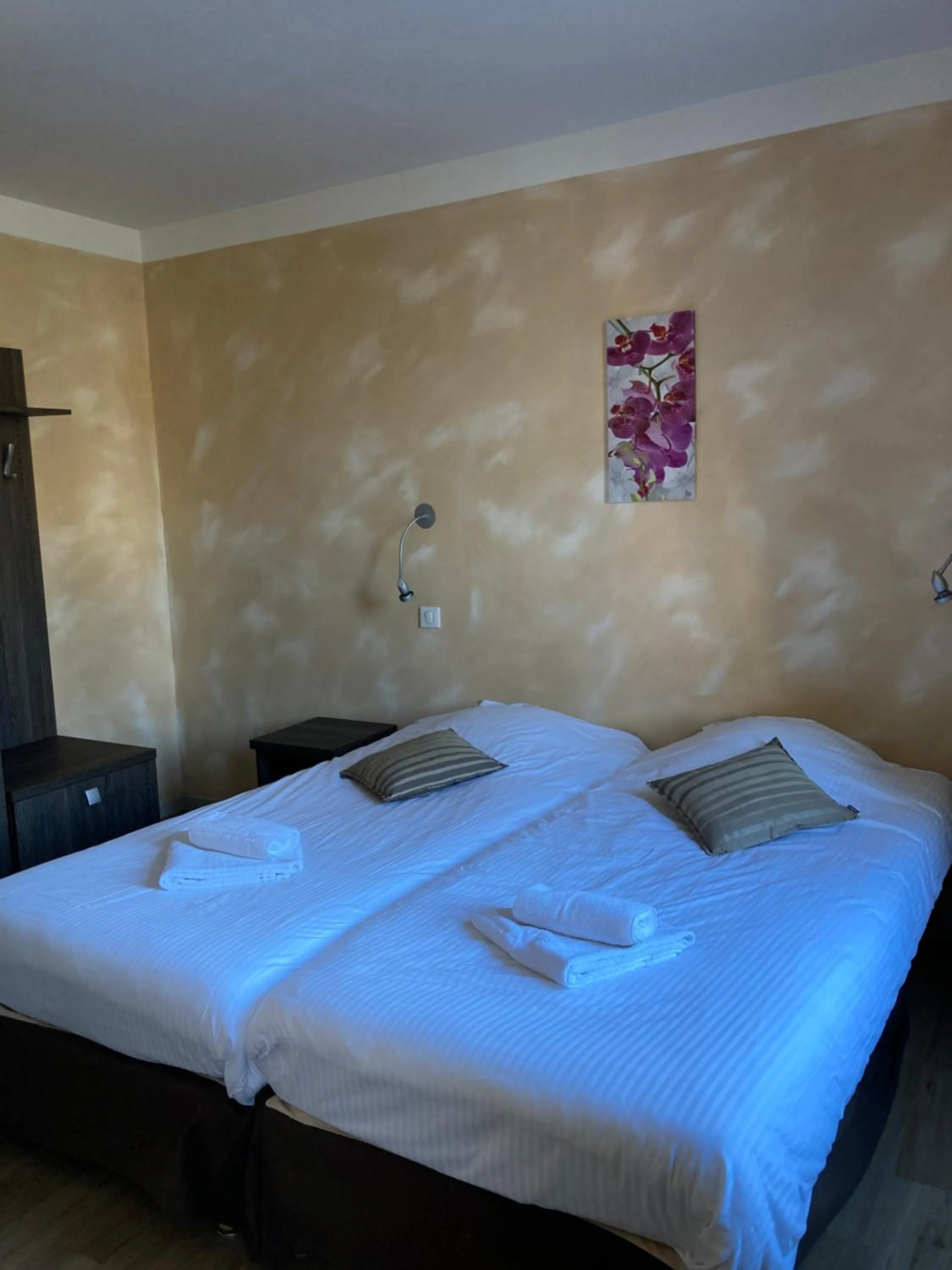 Bedroom, Bed in Logis La Résidence