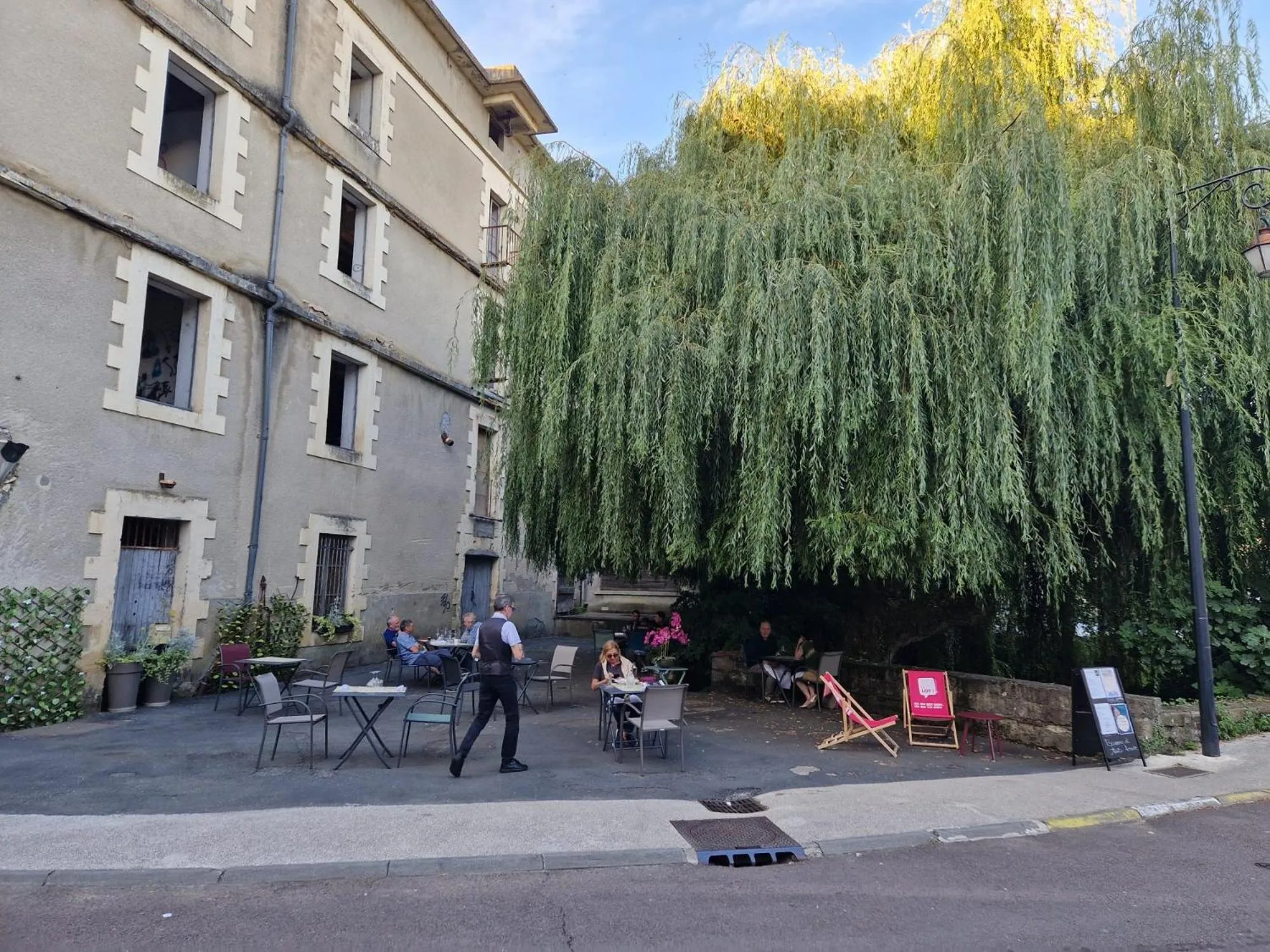 Patio in Logis Hôtel Restaurant La Vieille Auberge, Art and Gallery