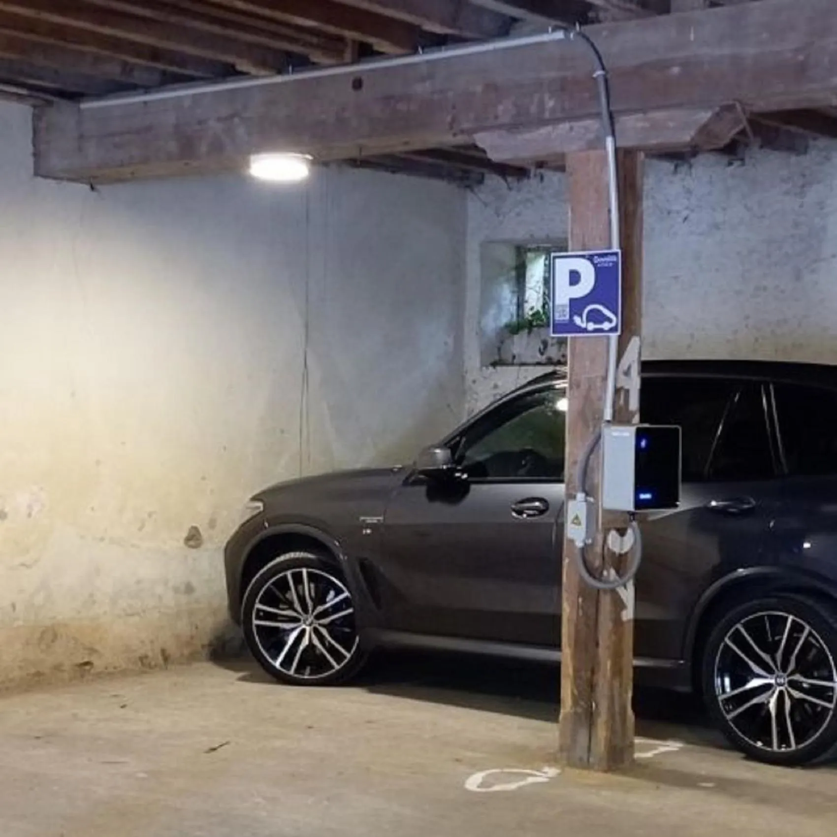 Property building in Logis Hôtel Restaurant La Vieille Auberge, Art and Gallery