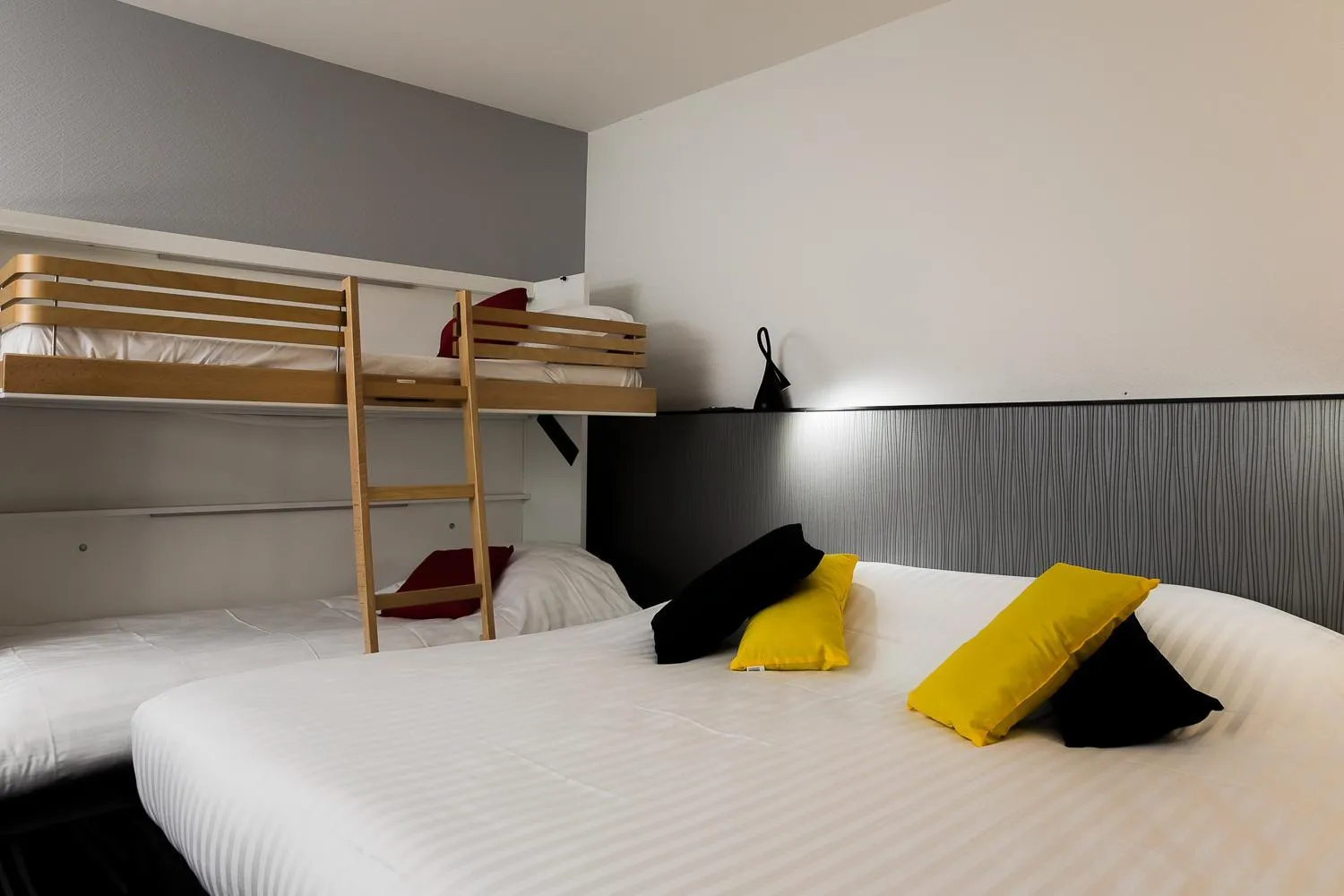 Bed in Logis LE RABELAIS Hôtel- Restaurant - SPA