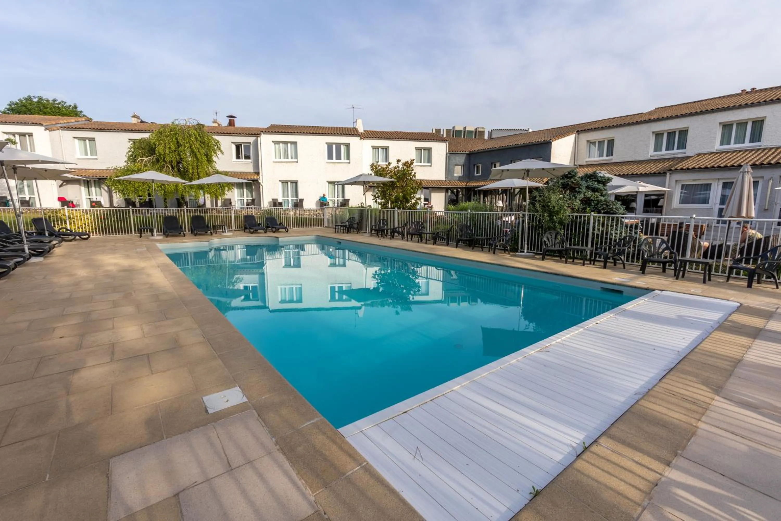 Swimming pool in Logis LE RABELAIS Hôtel- Restaurant - SPA