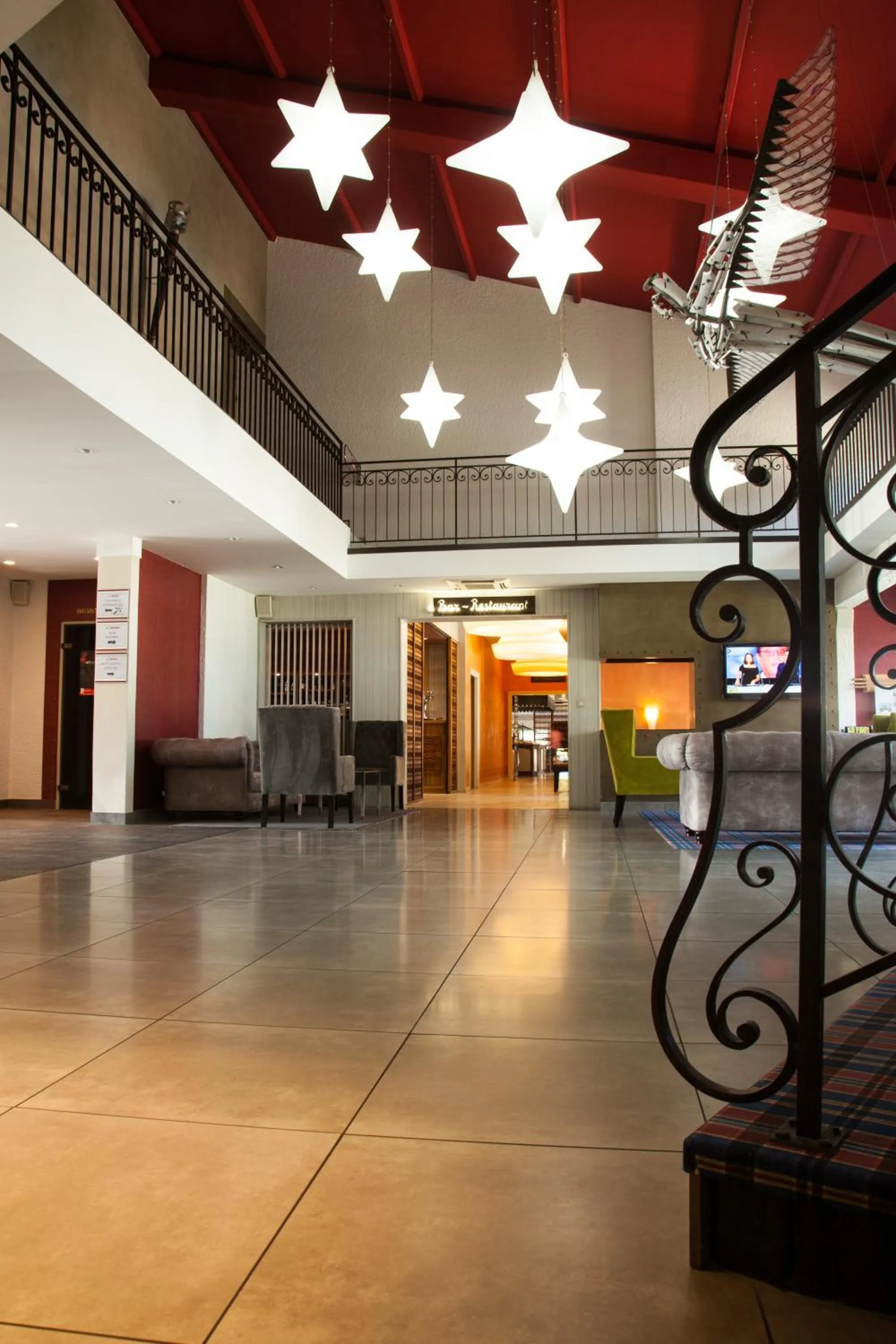 Lobby or reception in Logis LE RABELAIS Hôtel- Restaurant - SPA