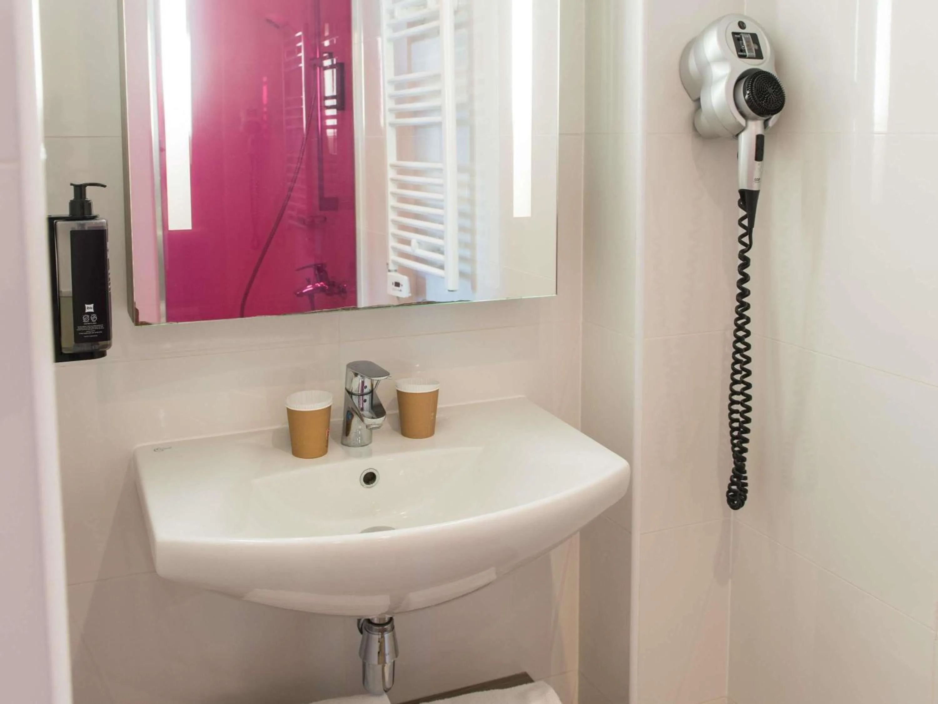 Bedroom in ibis Styles St Gilles Croix de Vie centre-ville