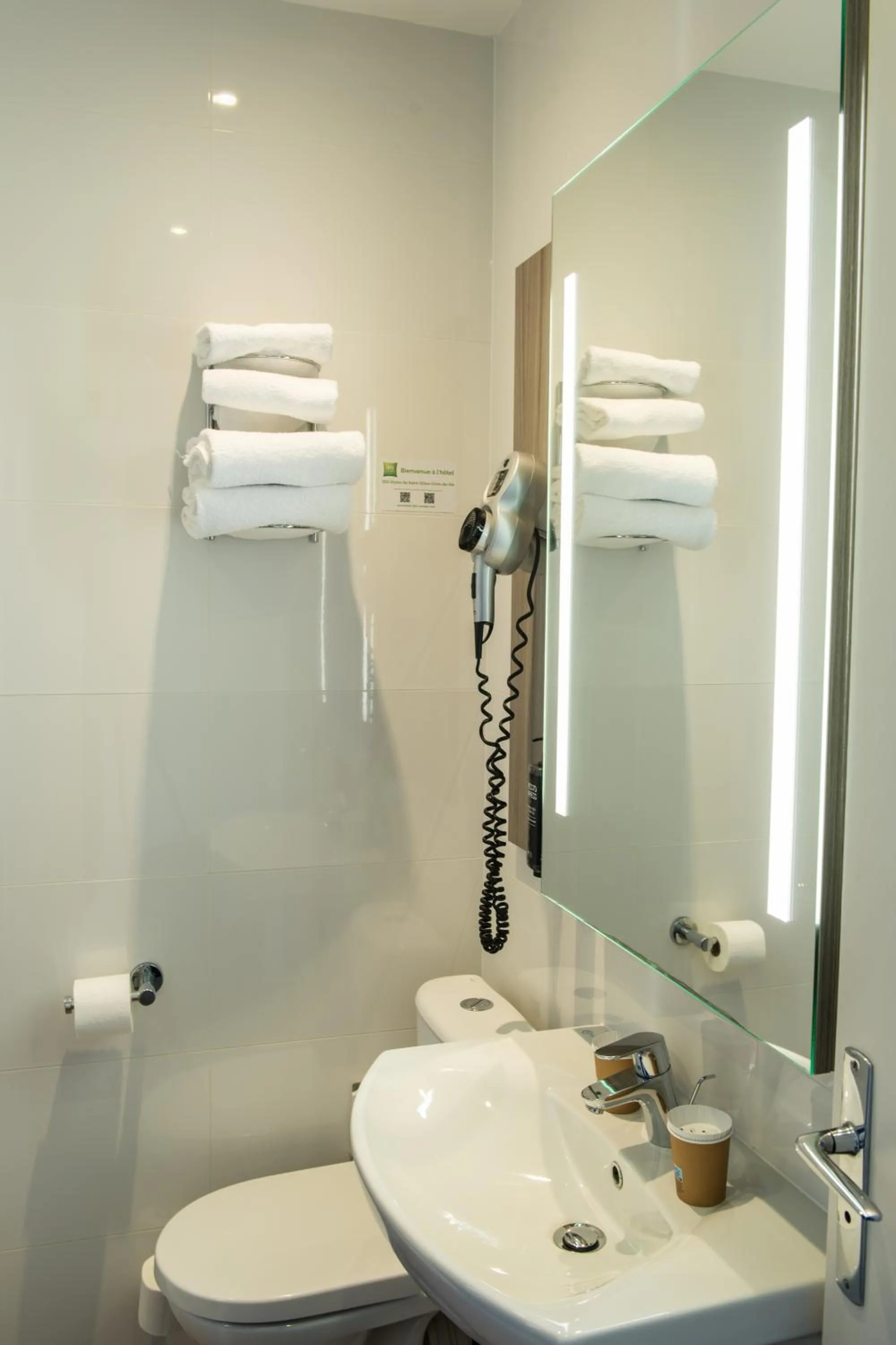 Bathroom in ibis Styles St Gilles Croix de Vie centre-ville