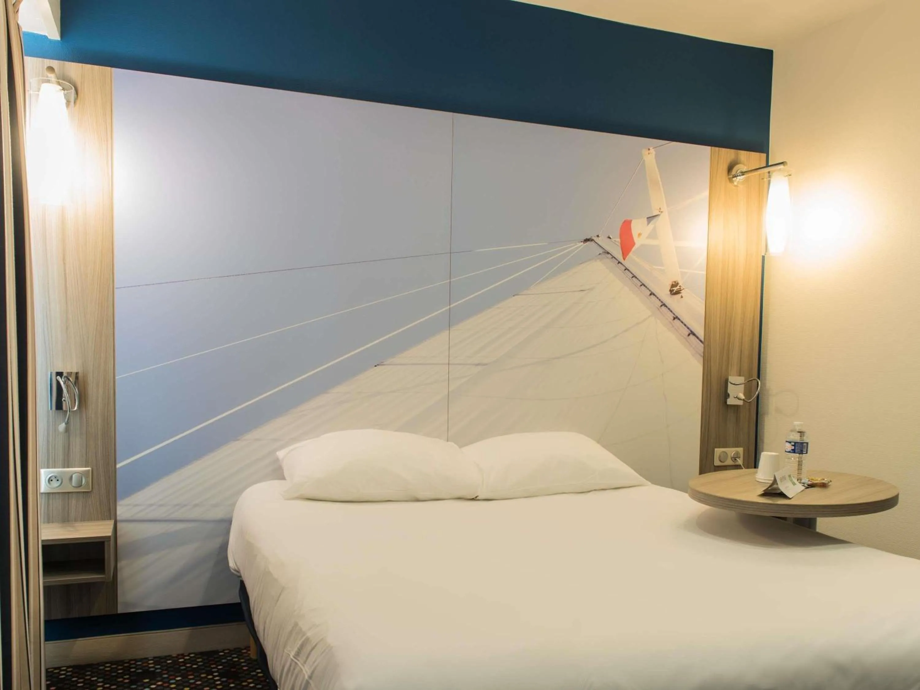 Bedroom, Bed in ibis Styles St Gilles Croix de Vie centre-ville