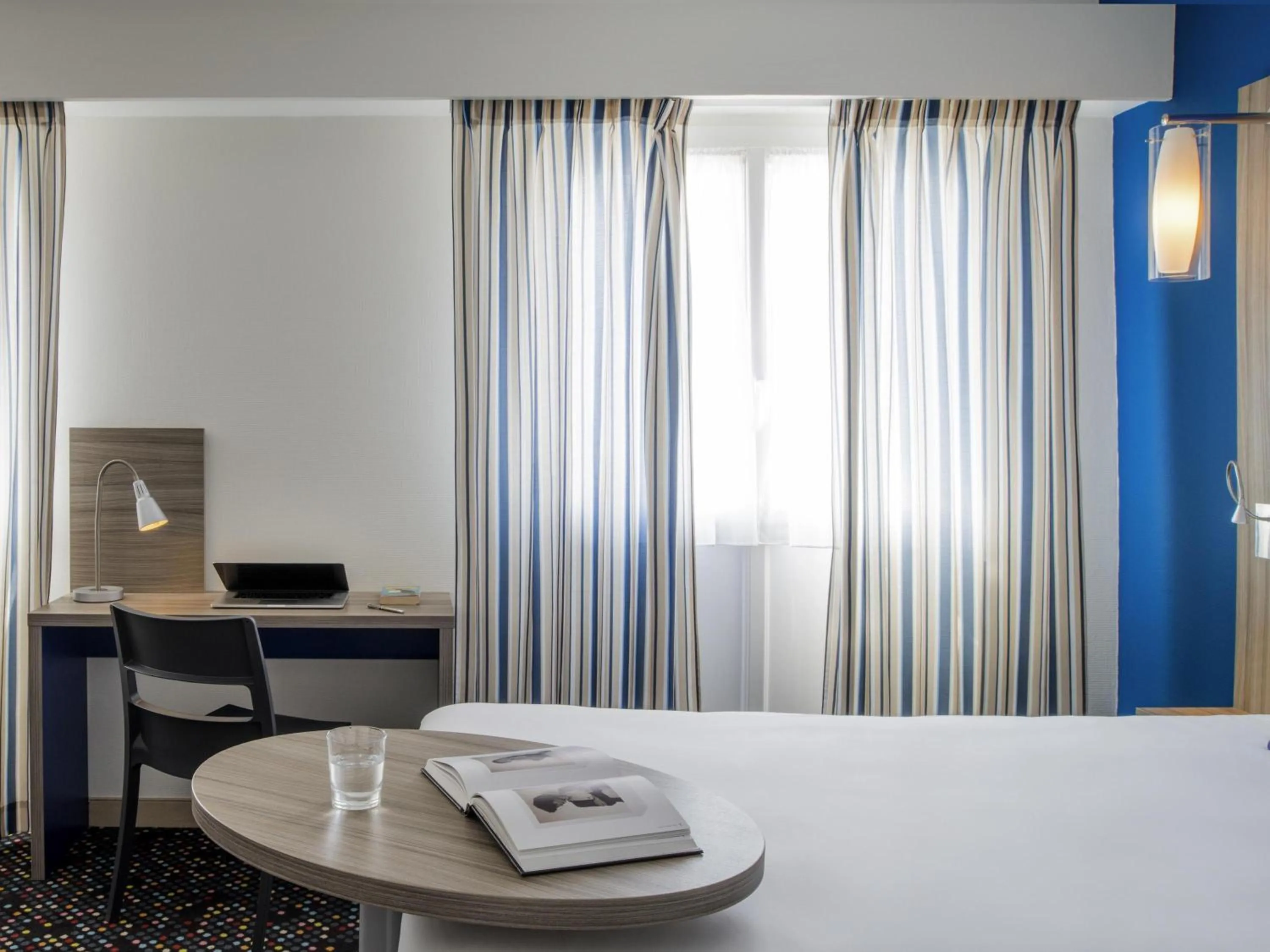 Bedroom, Bed in ibis Styles St Gilles Croix de Vie centre-ville