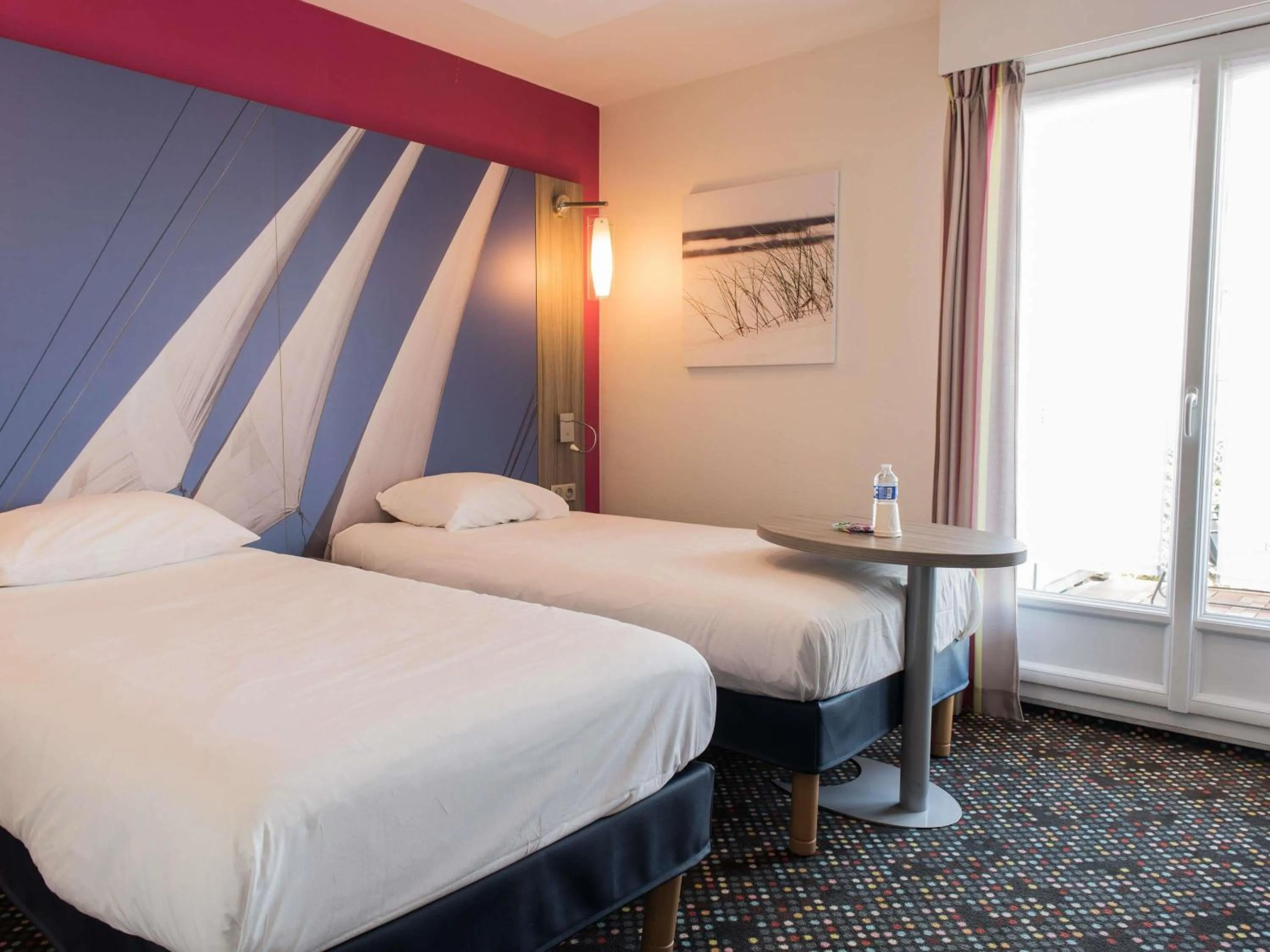 Bedroom, Bed in ibis Styles St Gilles Croix de Vie centre-ville
