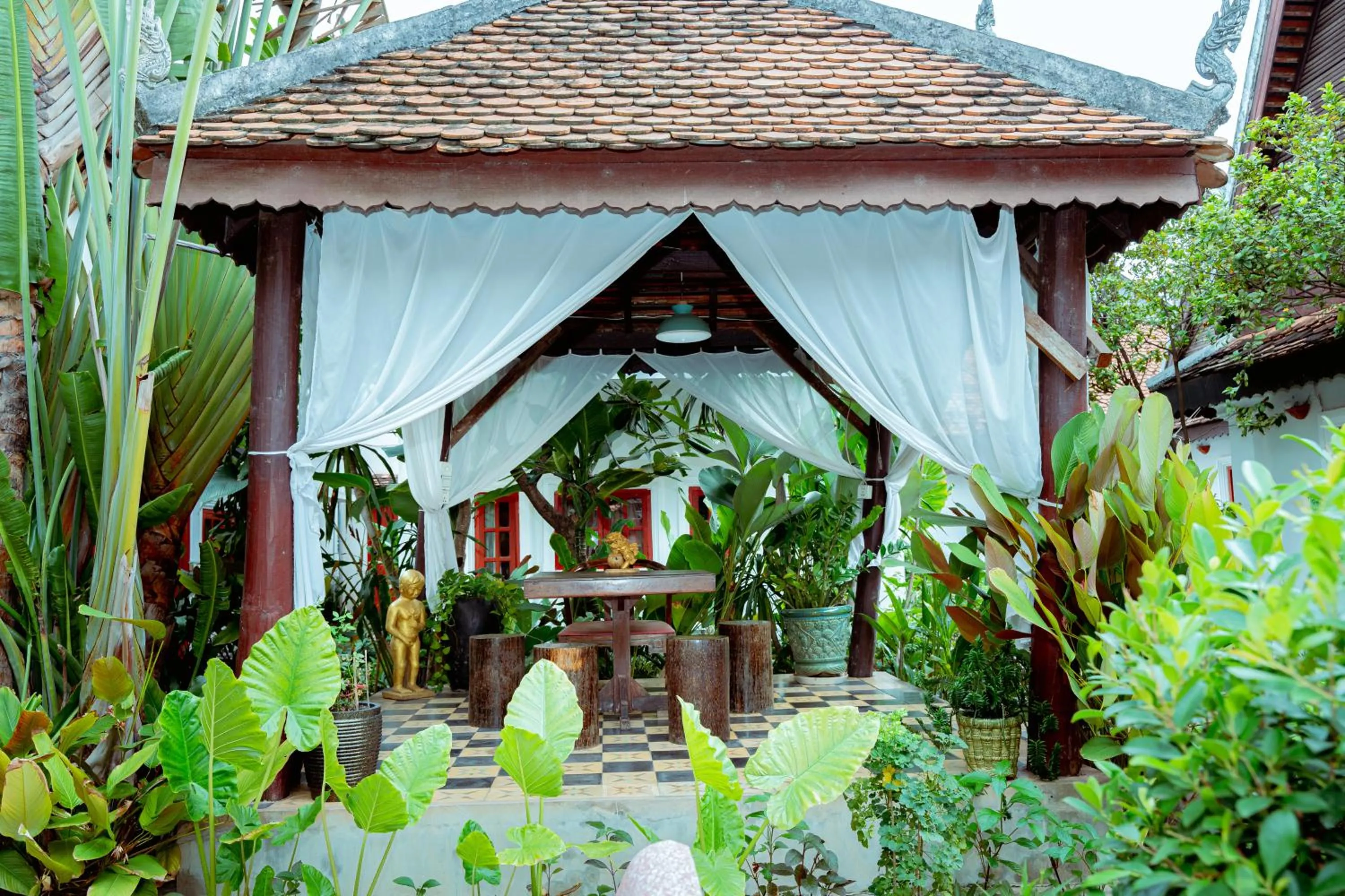 Garden in Villa Wat Damnak