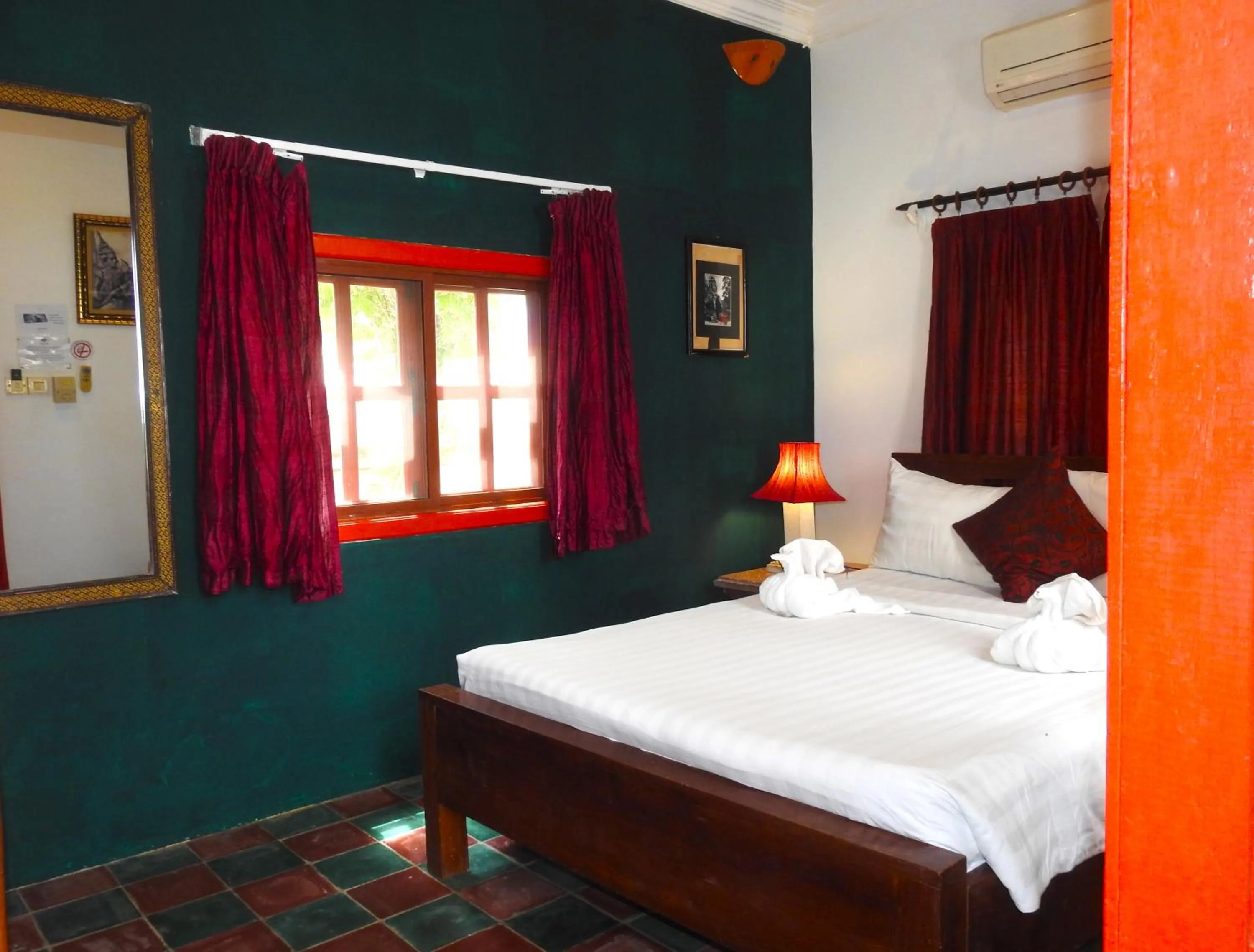 Bedroom, Bed in Villa Wat Damnak