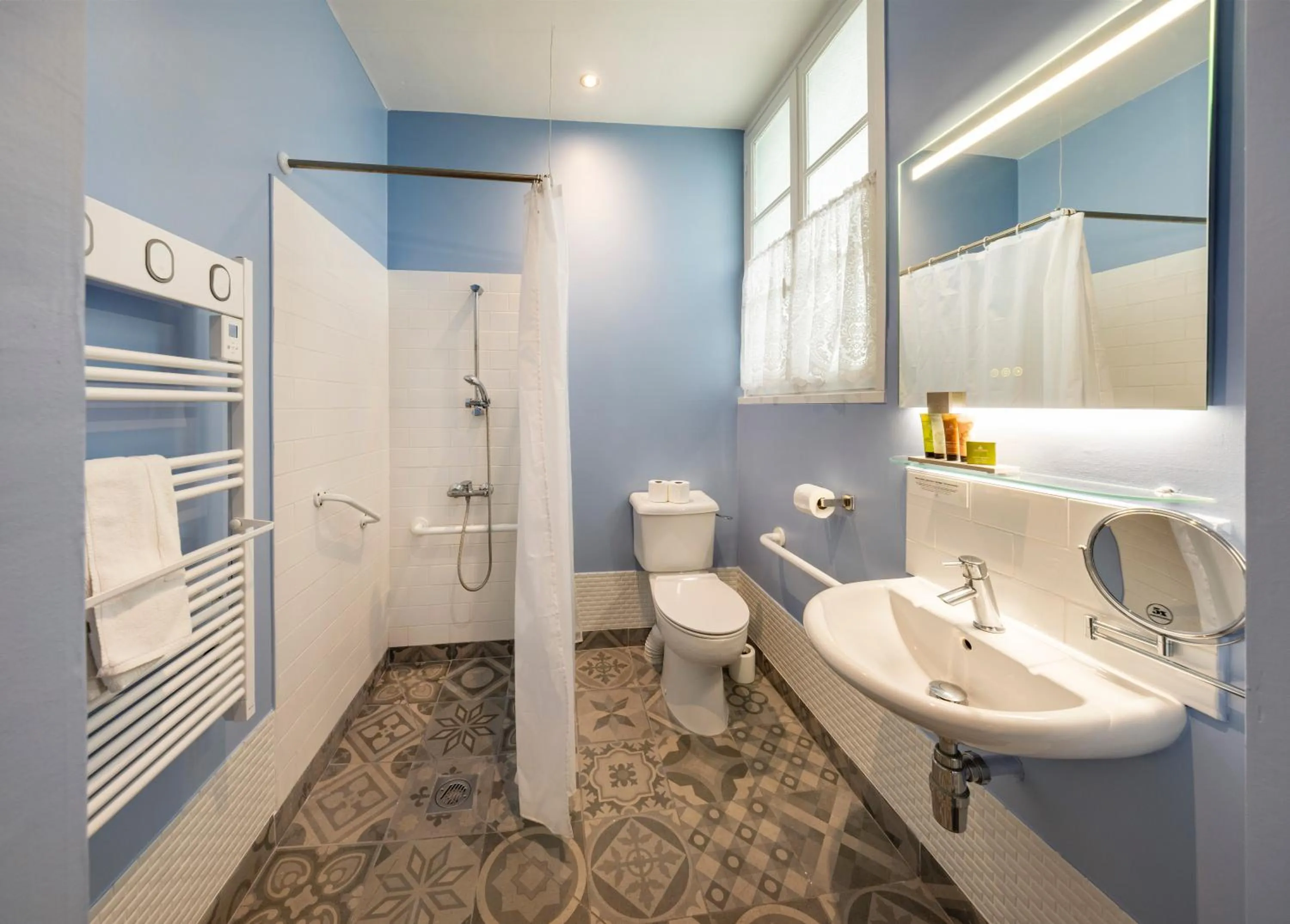 Bathroom in Logis Hotel De France