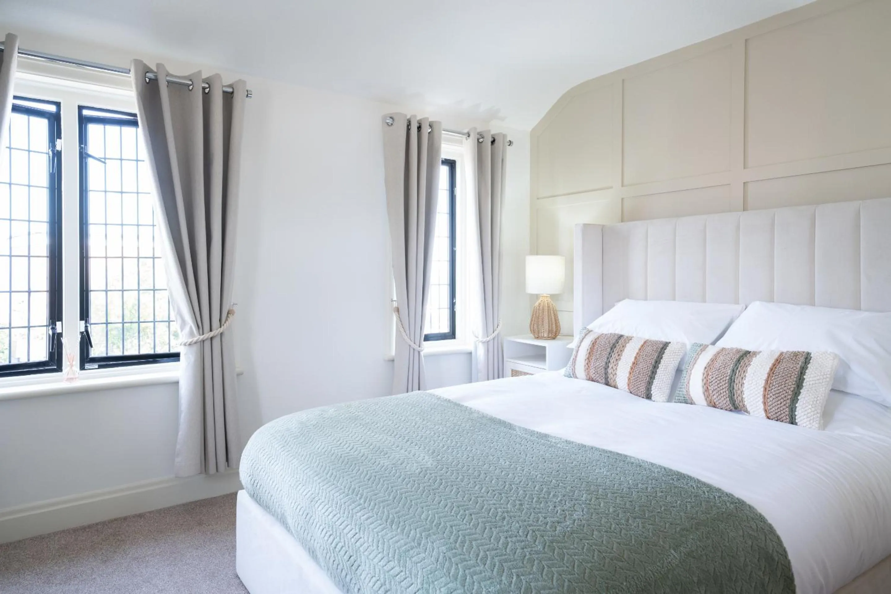 Bedroom, Bed in The Crab And Lobster Inn