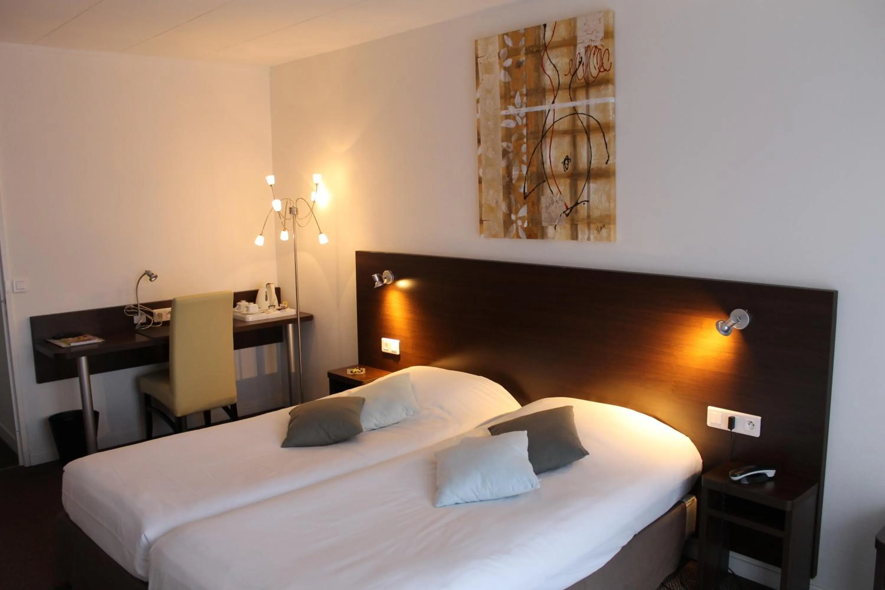 Bed in Logis Hôtel & Restaurant - Le Relais de Montigny