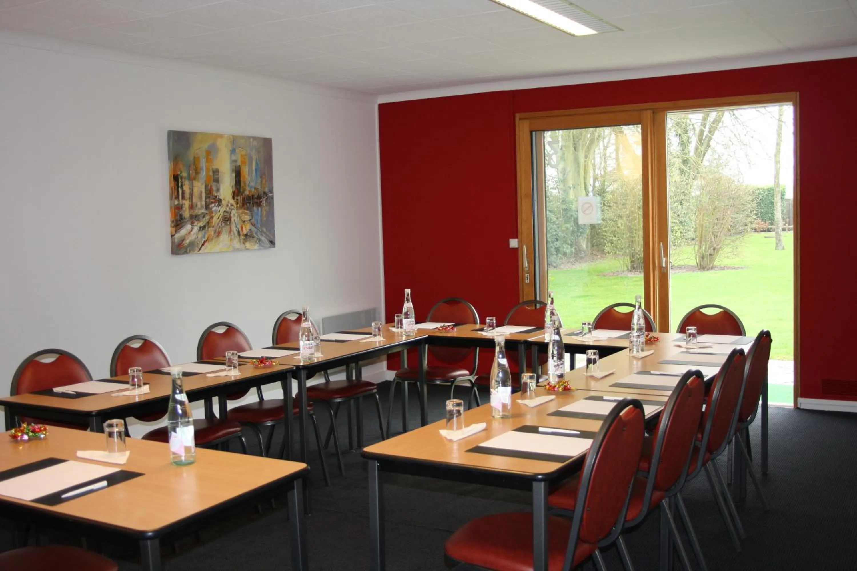 Meeting/conference room in Logis Hôtel & Restaurant - Le Relais de Montigny