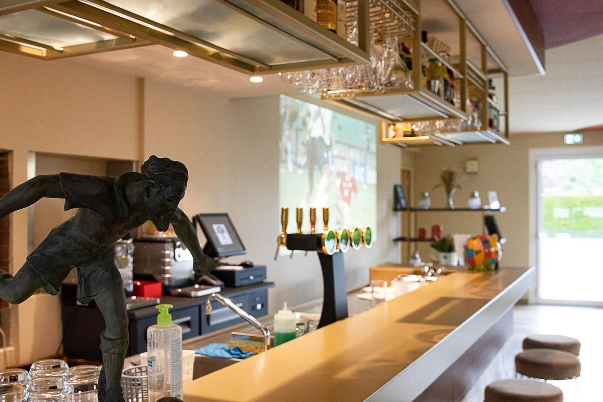 Lounge or bar in Logis Hôtel & Restaurant - Le Relais de Montigny