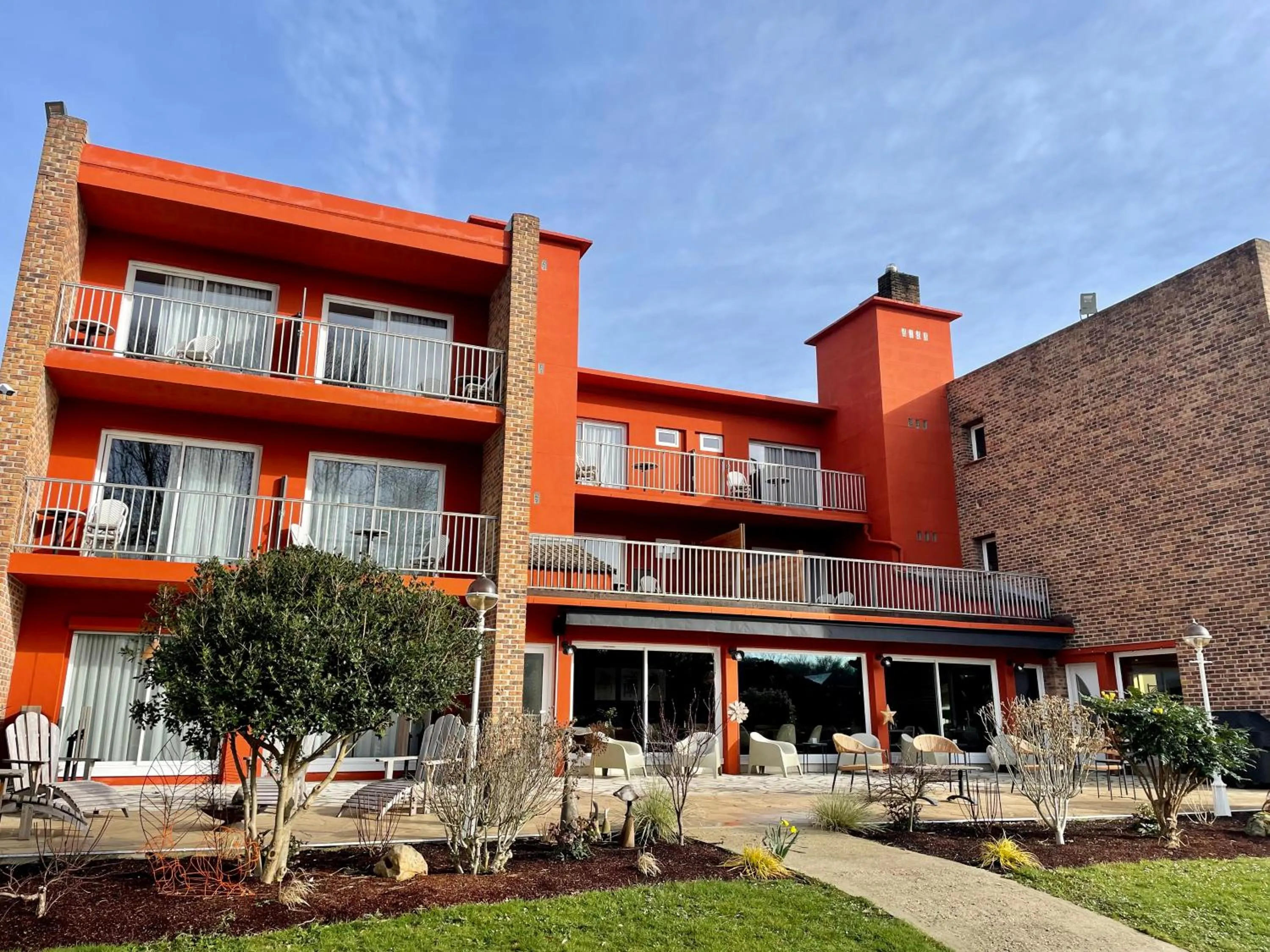 Patio in Logis Hôtel & Restaurant - Le Relais de Montigny