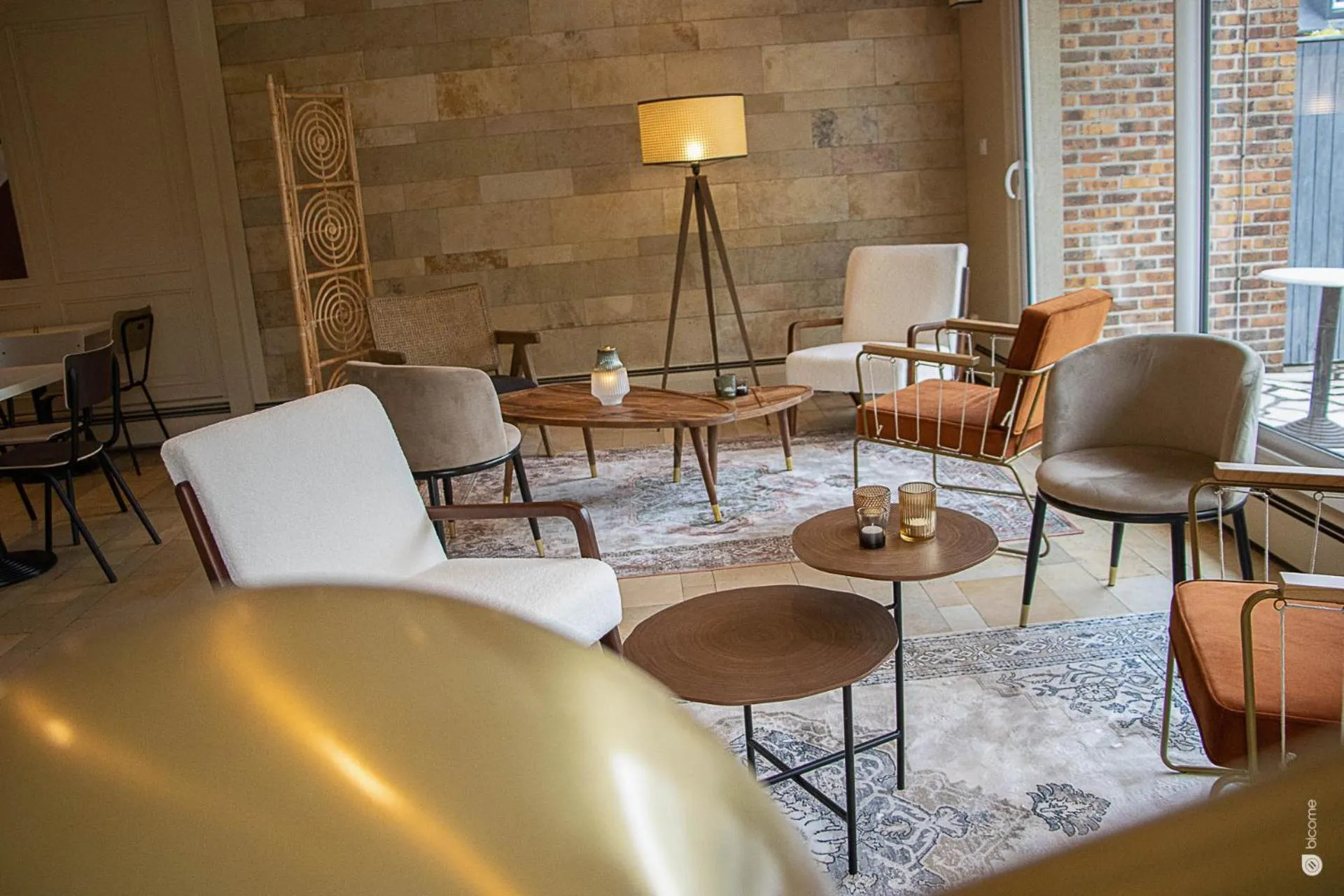 Lounge or bar in Logis Hôtel & Restaurant - Le Relais de Montigny