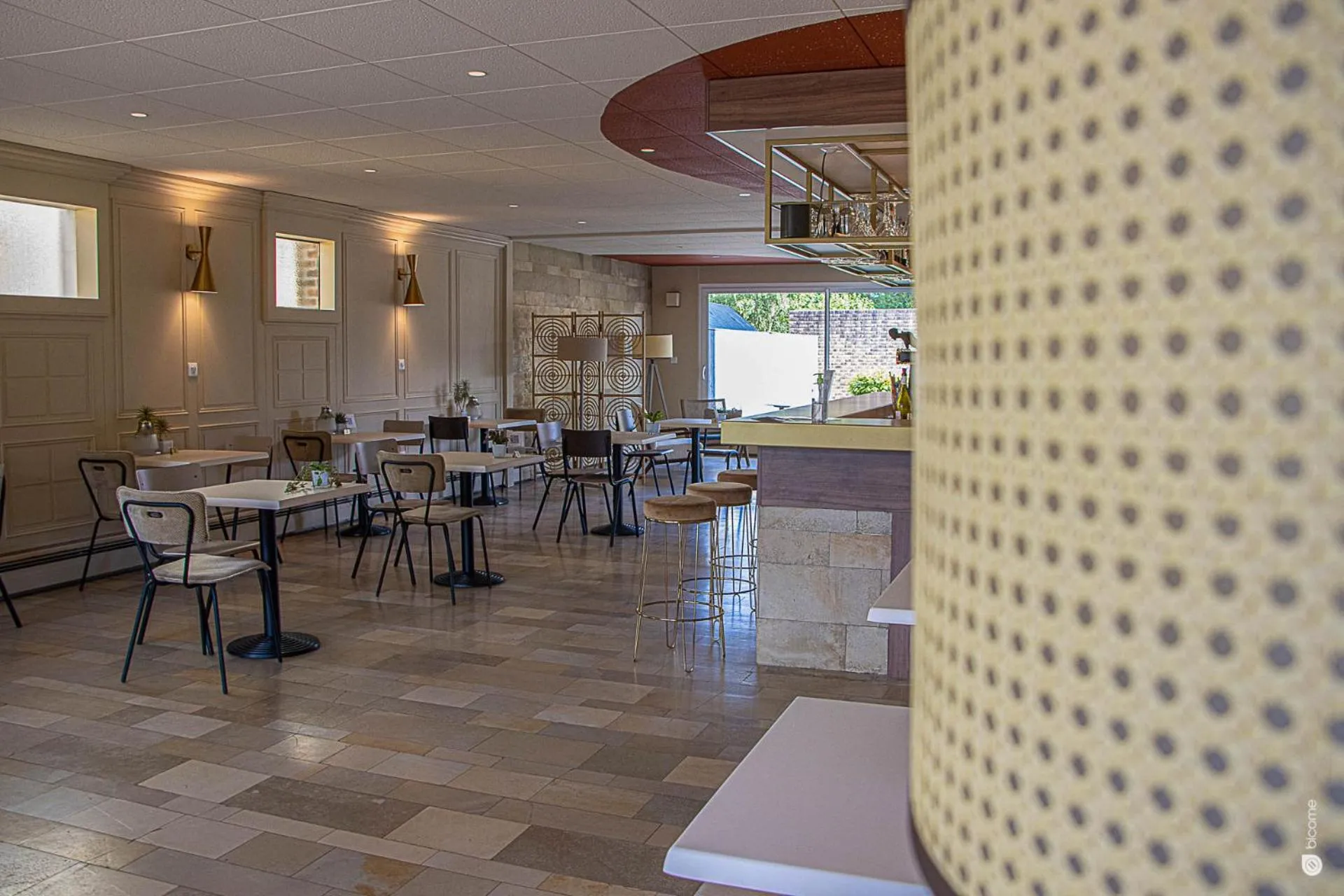 Lounge or bar in Logis Hôtel & Restaurant - Le Relais de Montigny