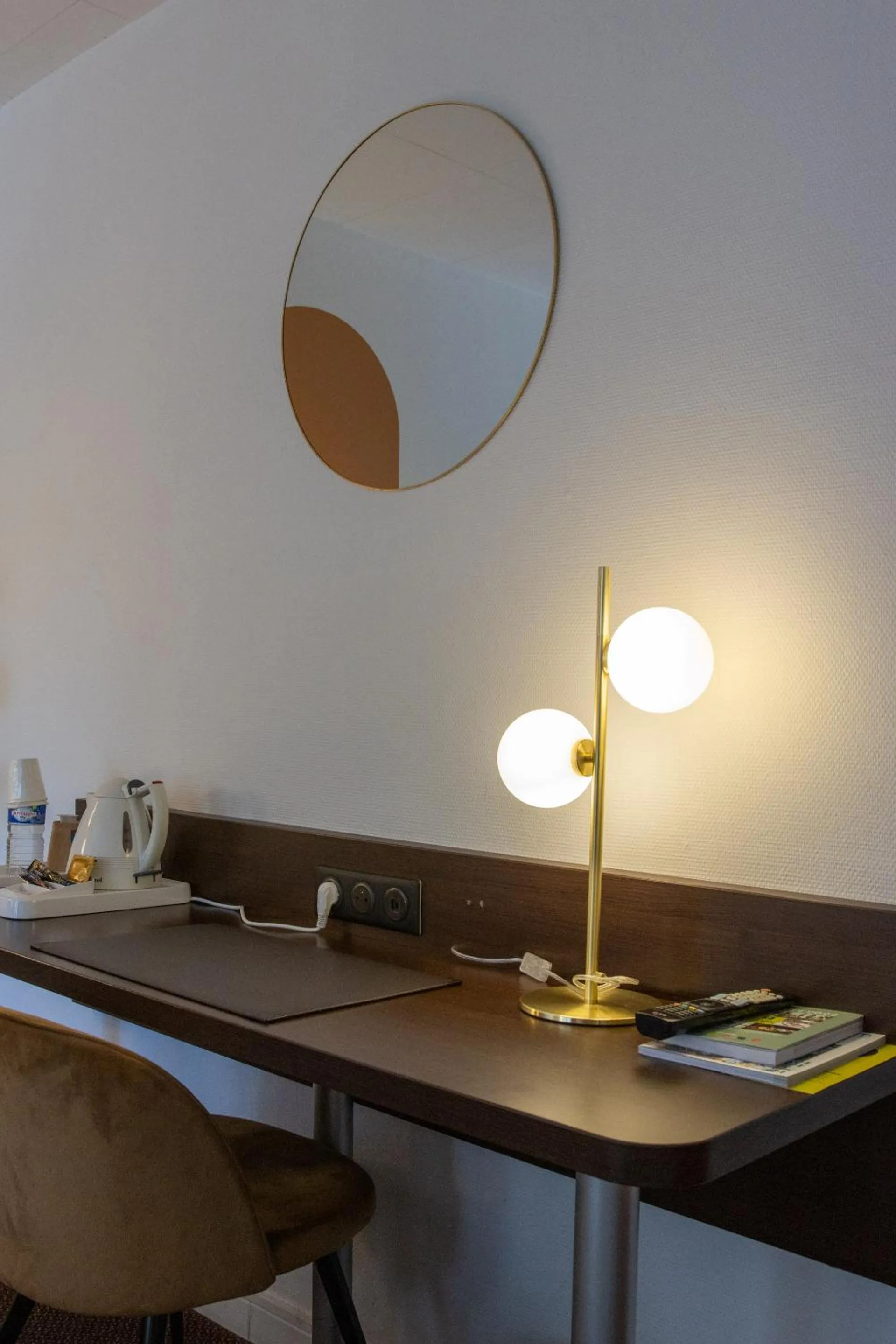 Seating area in Logis Hôtel & Restaurant - Le Relais de Montigny