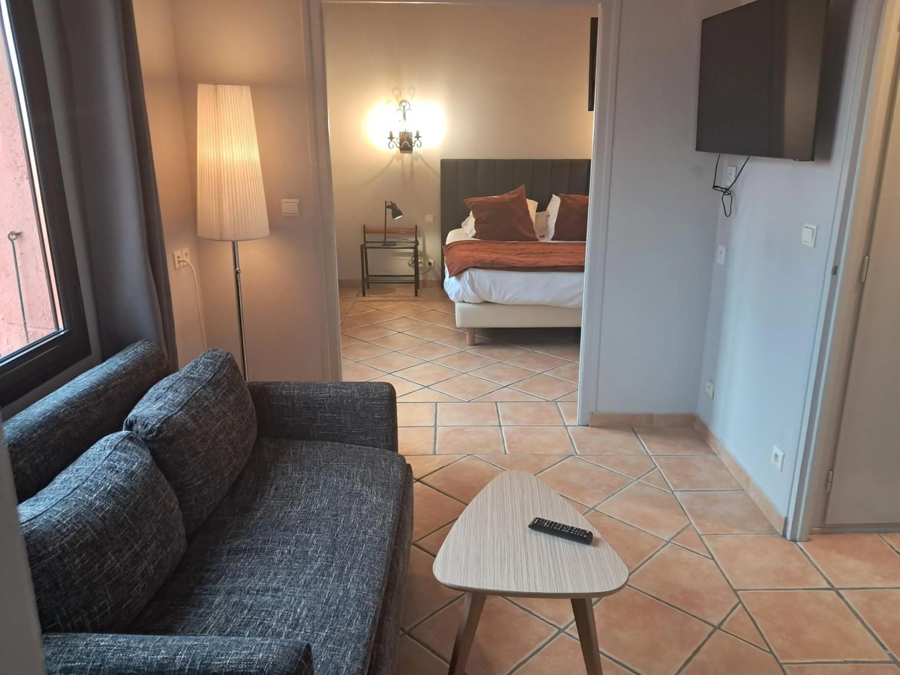 Living room, Bed in Le Relais Des Trois Mas