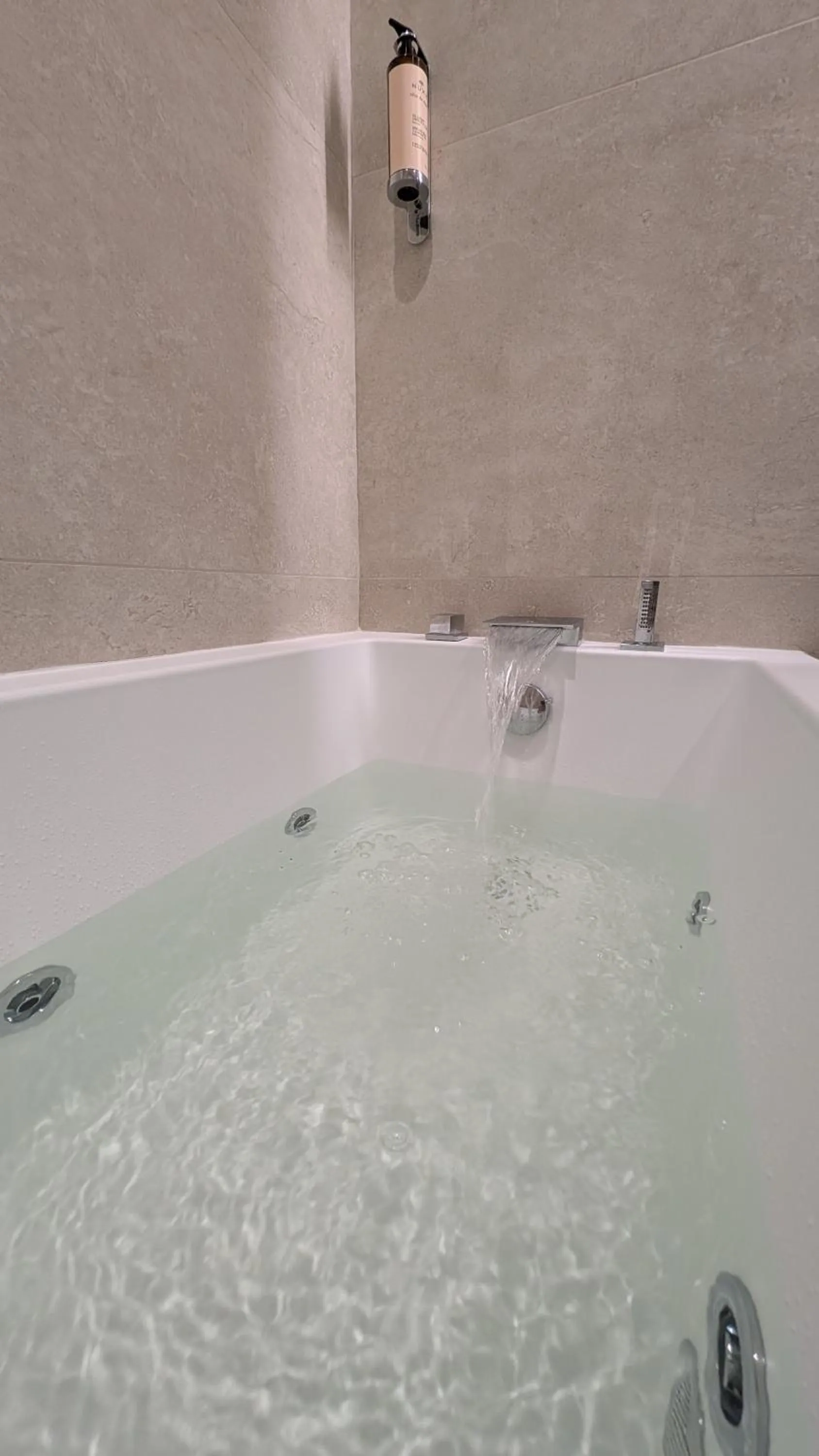 Hot Tub in Le Relais Des Trois Mas