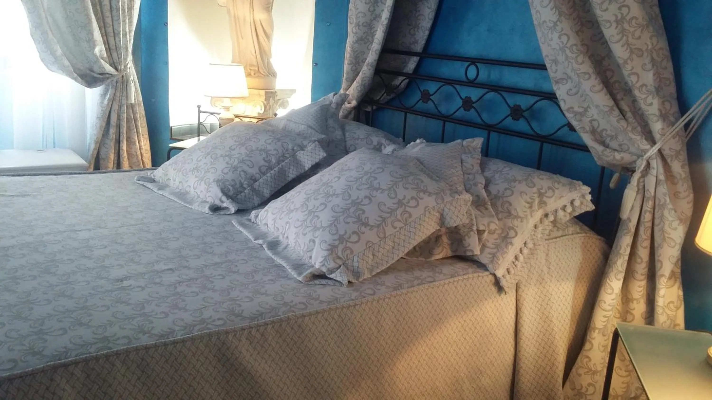 Bed in Palazzo Moraschi Subiaco