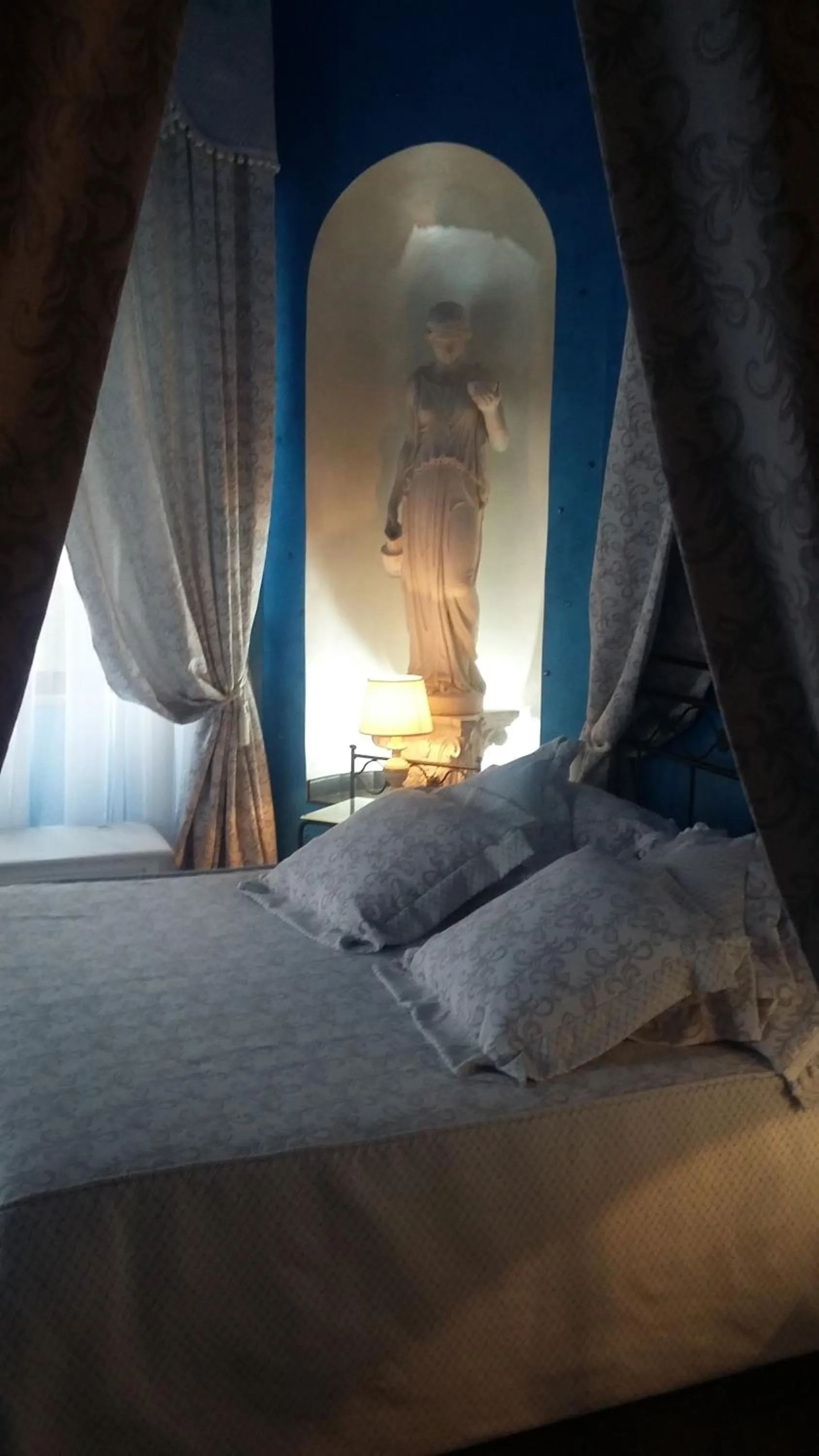 Photo of the whole room, Bed in Palazzo Moraschi Subiaco