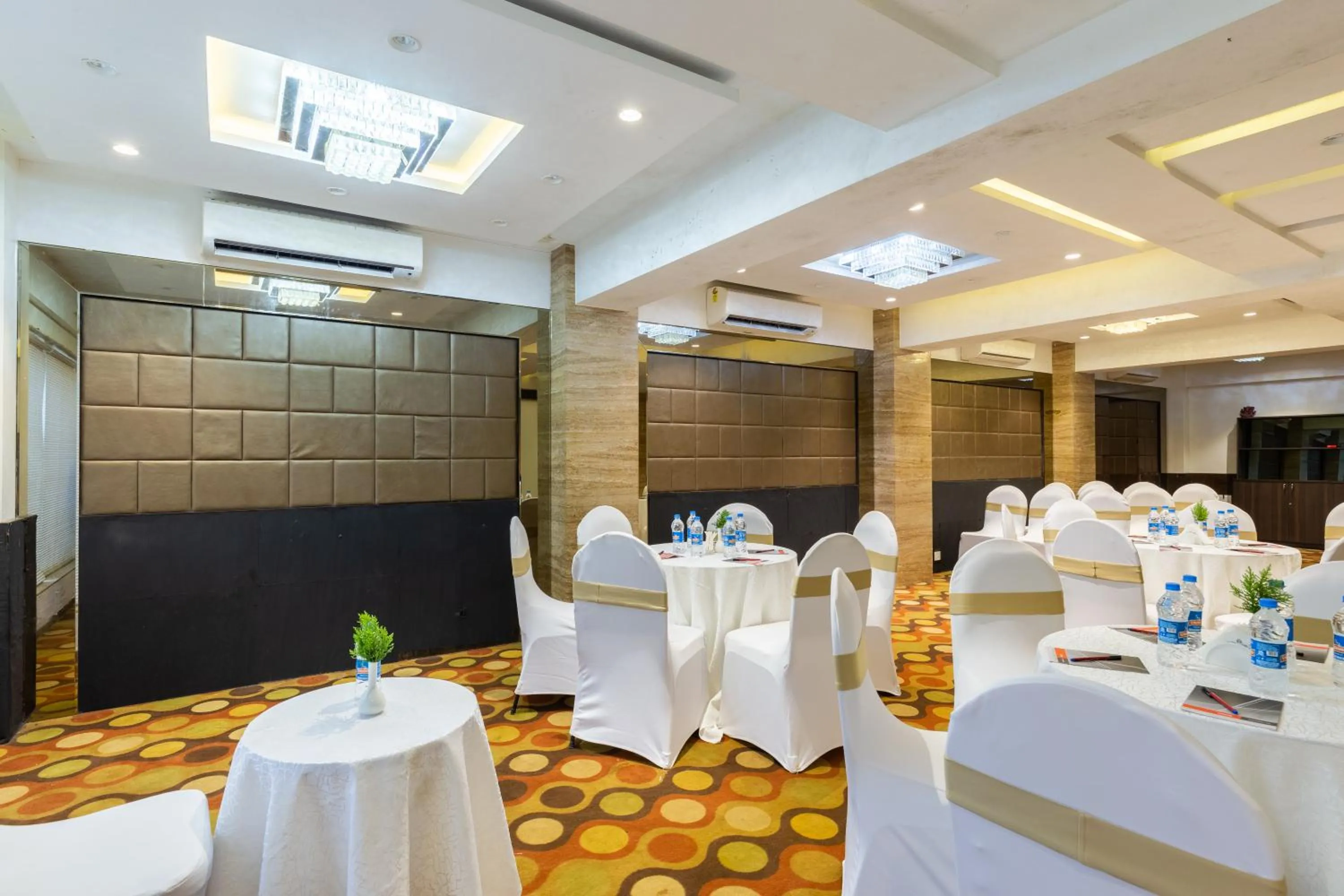 Meeting/conference room in Calux Grand Inn Calangute - Formerly Amara Grand Inn